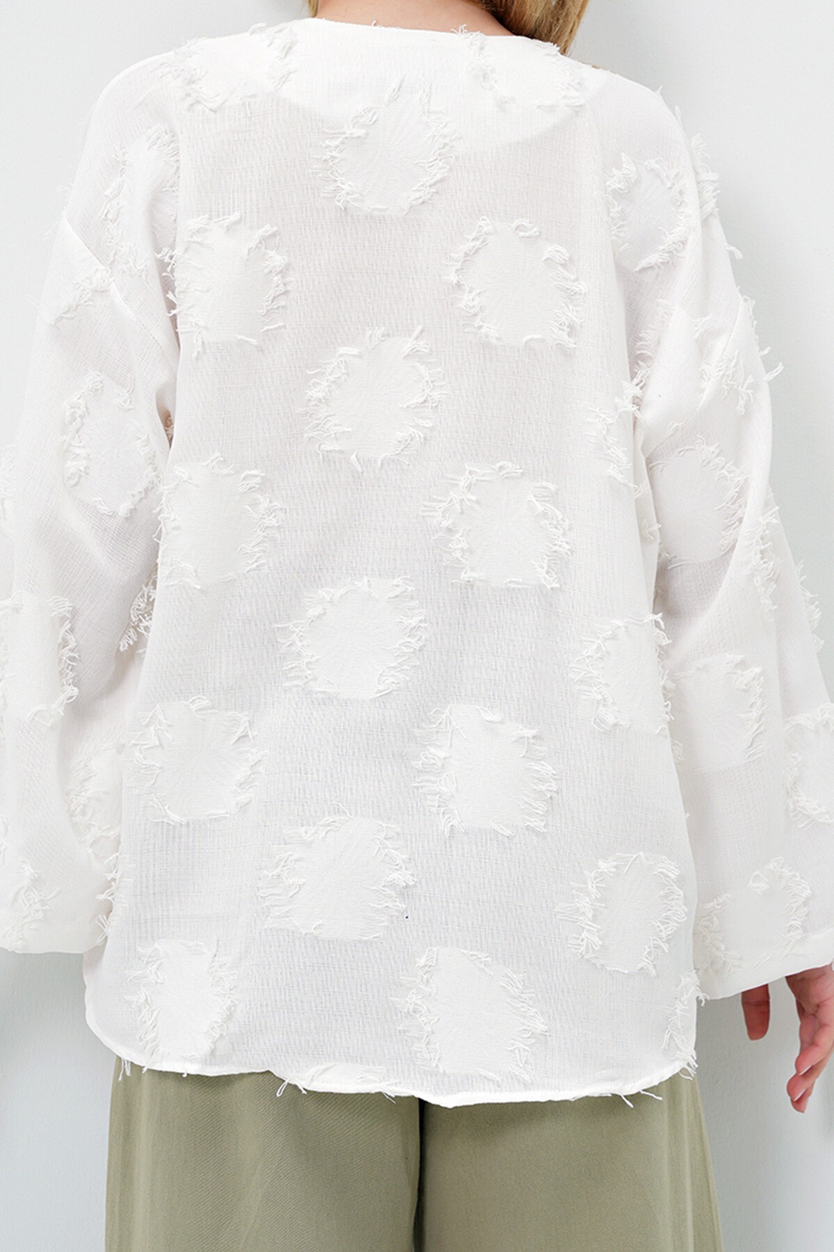 Beyaz V Yaka Önü Bağlamalı Püskül Detaylı Yazlık Keten Ceket