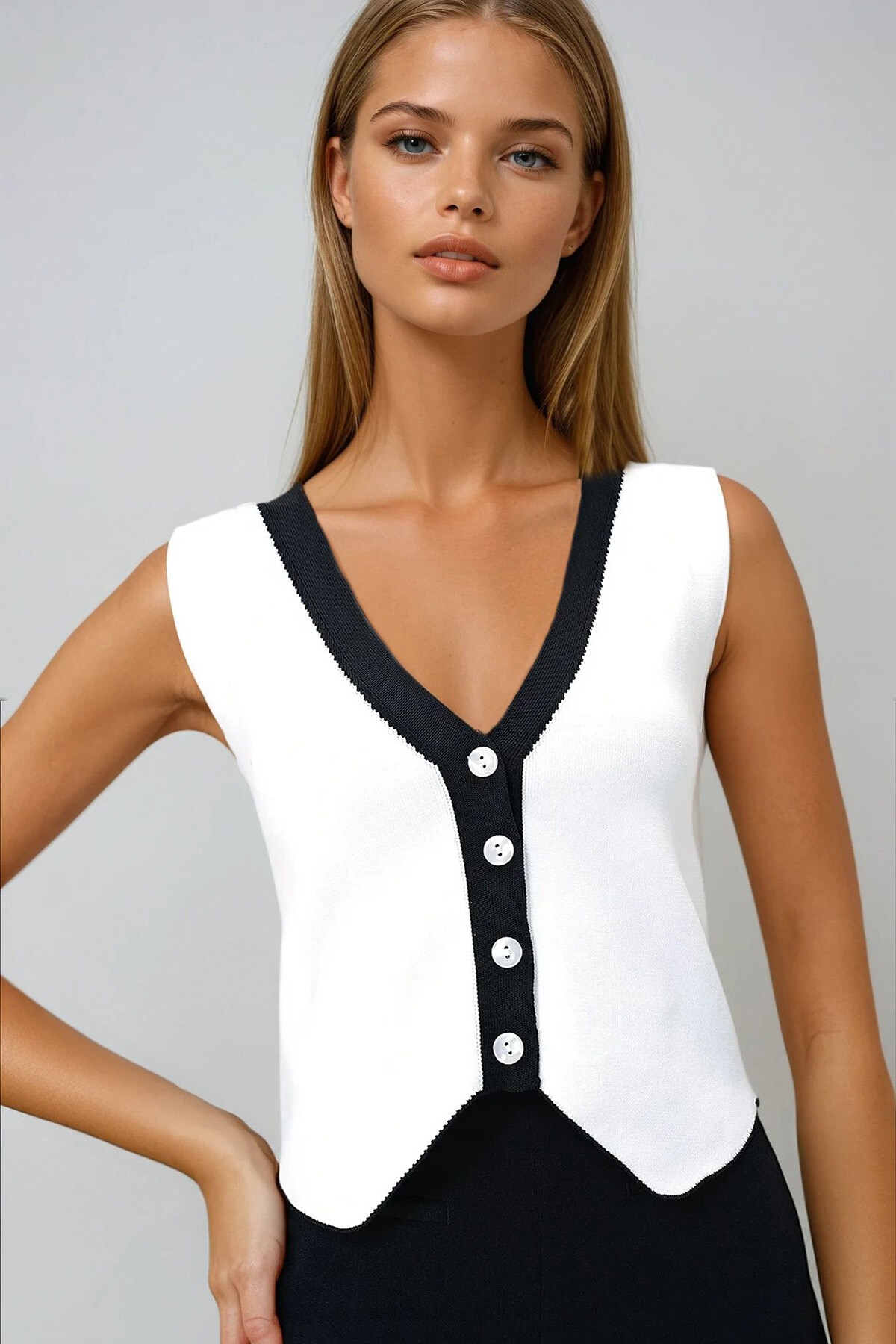 Beyaz V Yaka Renk Bloklu Triko Yelek