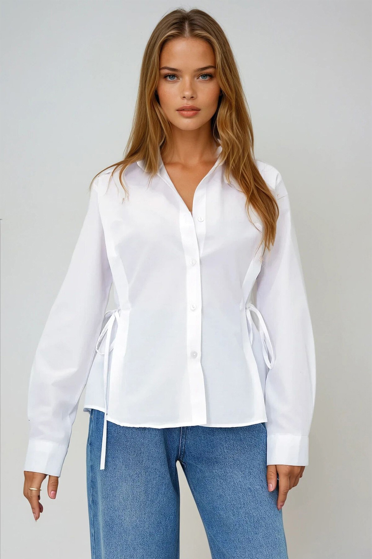 Beyaz Yanlardan Bağlama Detaylı Poplin Gömlek