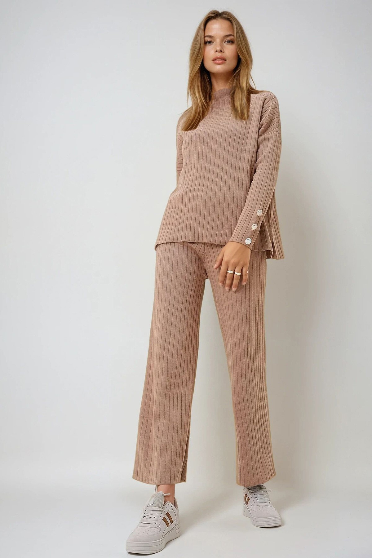 Bisküvi Dik Yaka Düşük Kol Triko Pantolon Ve Bluz Takım