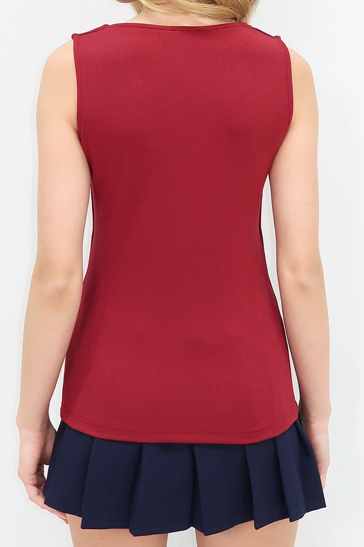 Bordo Akseuar Detaylı Tulumlu Kolsuz Bluz