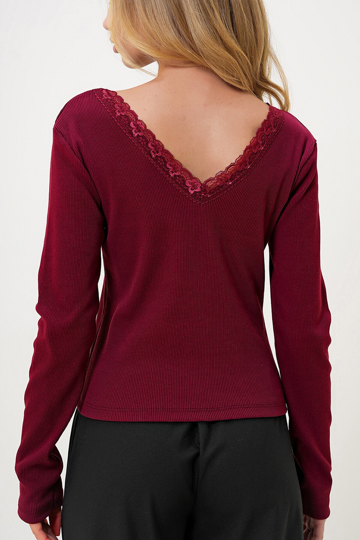 Bordo Arka Ön V Yaka Dantel Detaylı Bluz