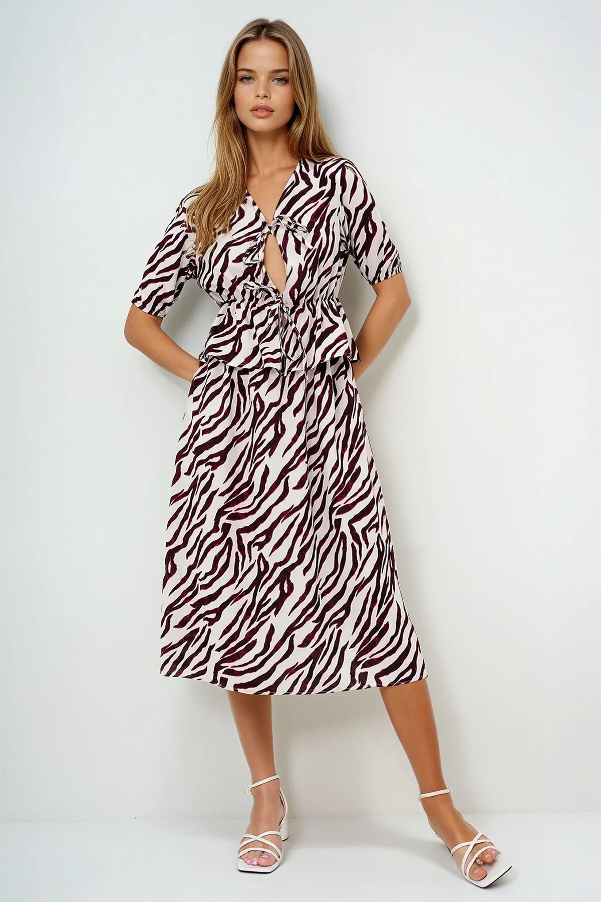 Bordo Bağcık Detaylı Bluz Ve Etek Takım