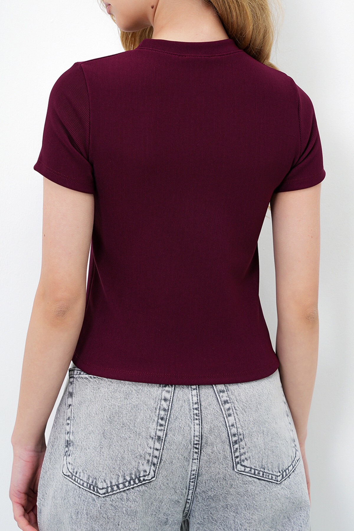 Bordo Bisiklet Yaka Ayıcık Nakışlı Ottoban Crop T Shırt