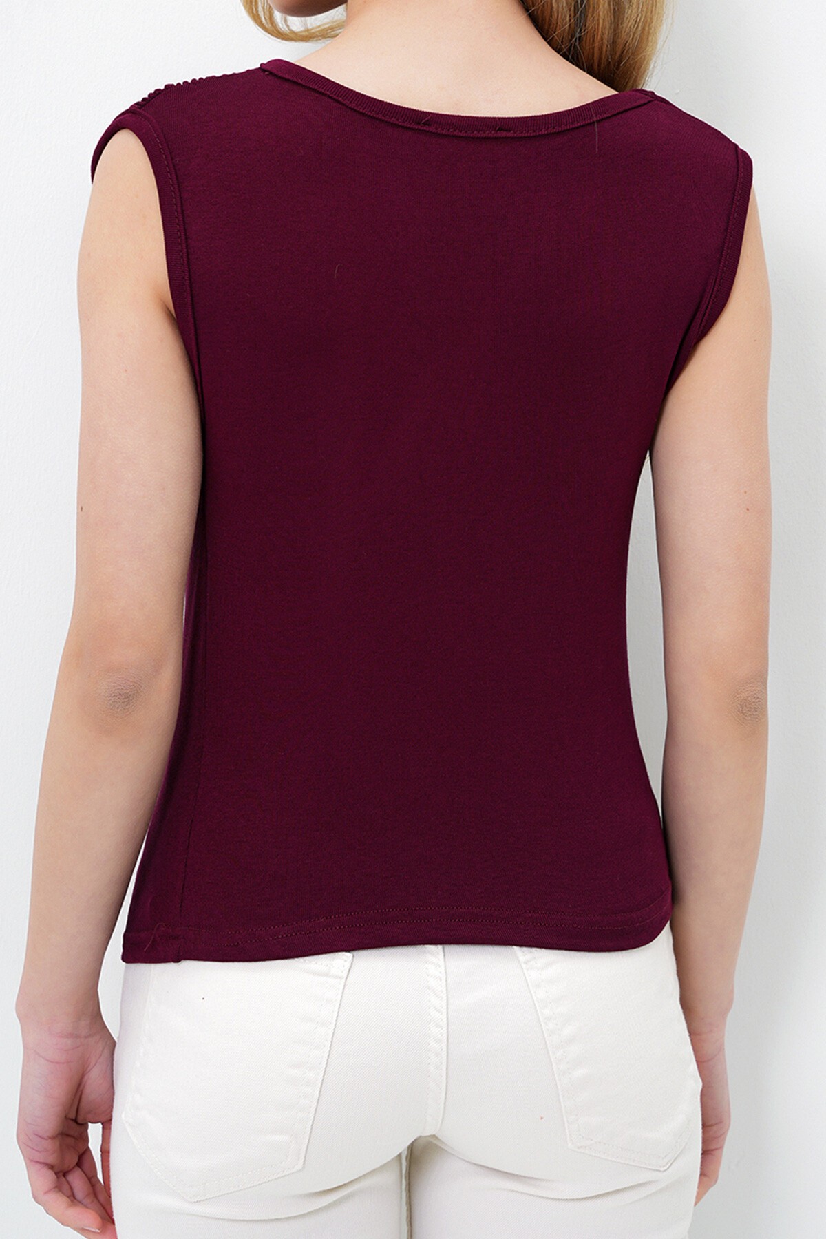 Bordo Bisiklet Yaka Omuzu Ve Beli Drapeli Sıfır Kol Bluz