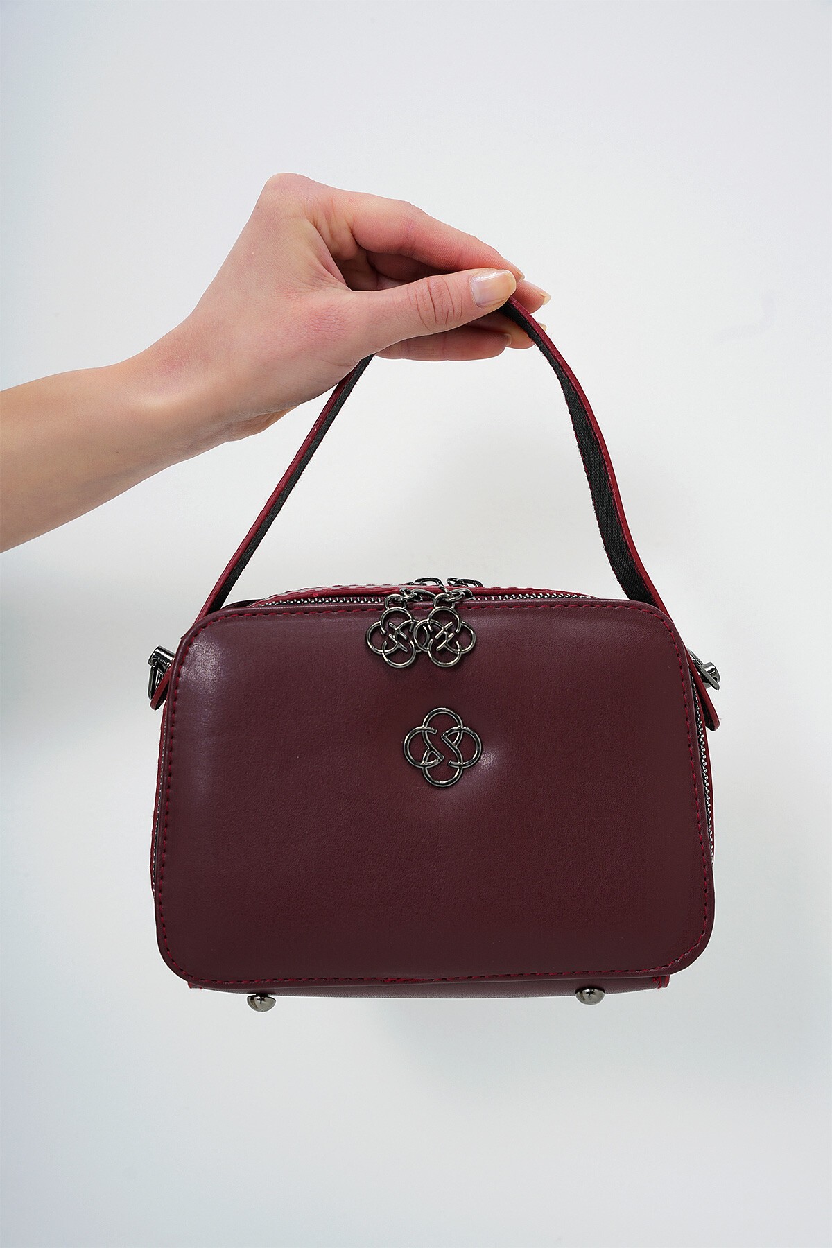 Bordo İki Gözlü Metal Aksesuarlı Çıkarılabilen Omuz Askılı El Çantası