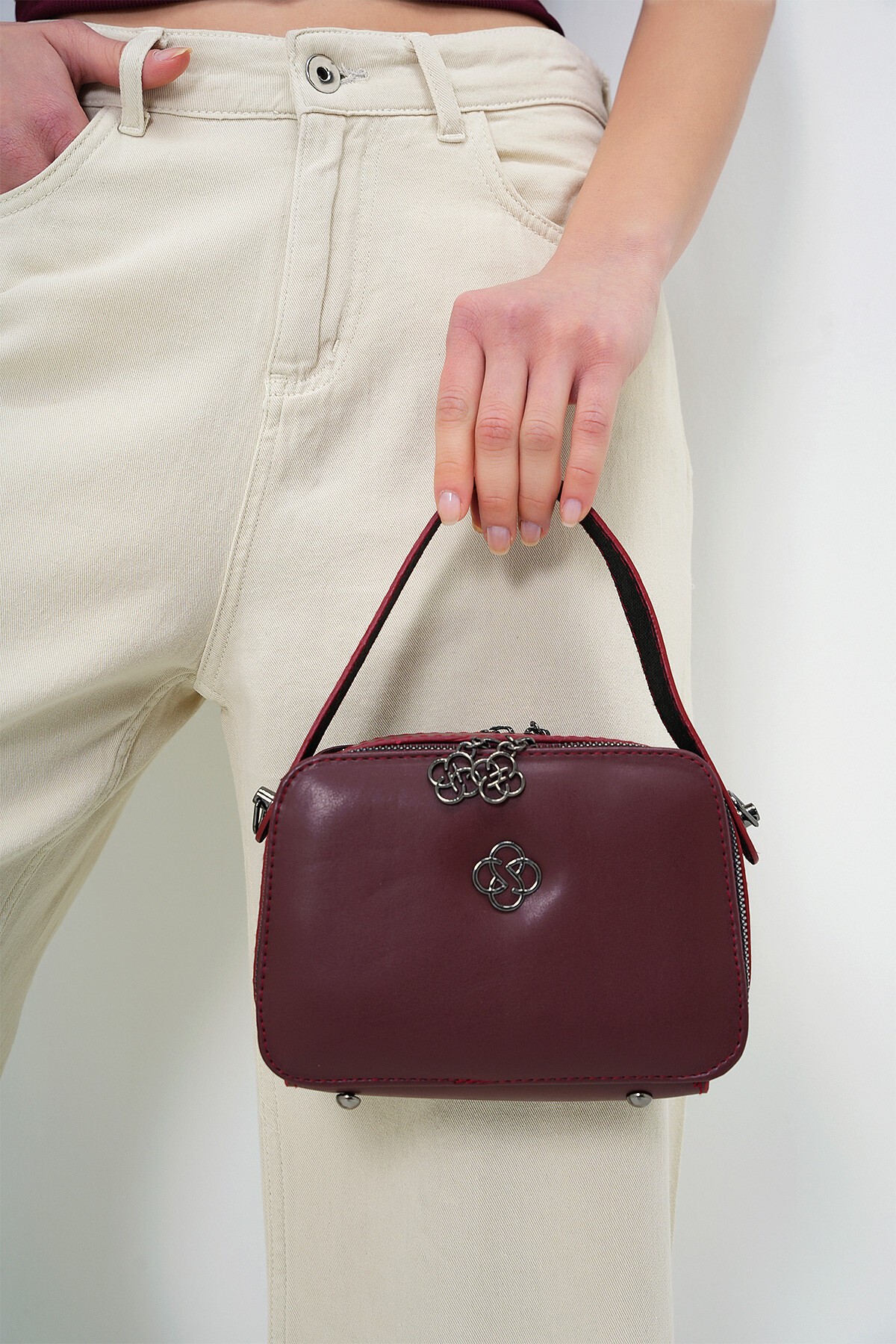 Bordo İki Gözlü Metal Aksesuarlı Çıkarılabilen Omuz Askılı El Çantası