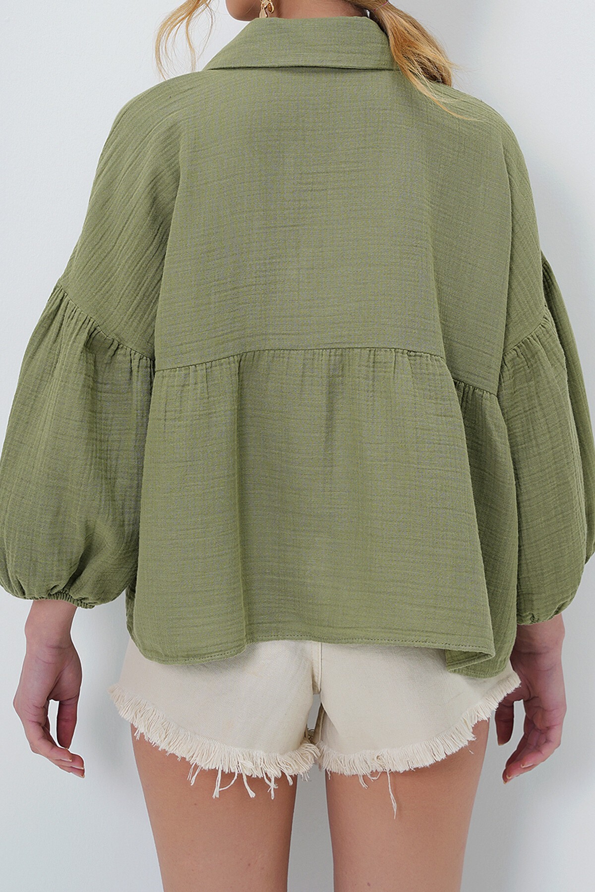 Çağla Yeşili Balon Kol Lastikli Eteği Volanlı Keten Gömlek