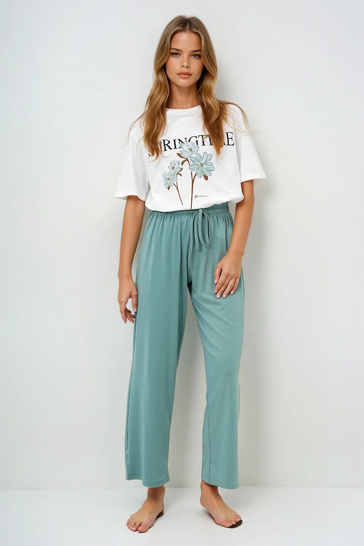 Çağla Yeşili Bisiklet Yaka Baskılı T Shirt Ve Düz Renk Pantolonlu Pijama Takımı