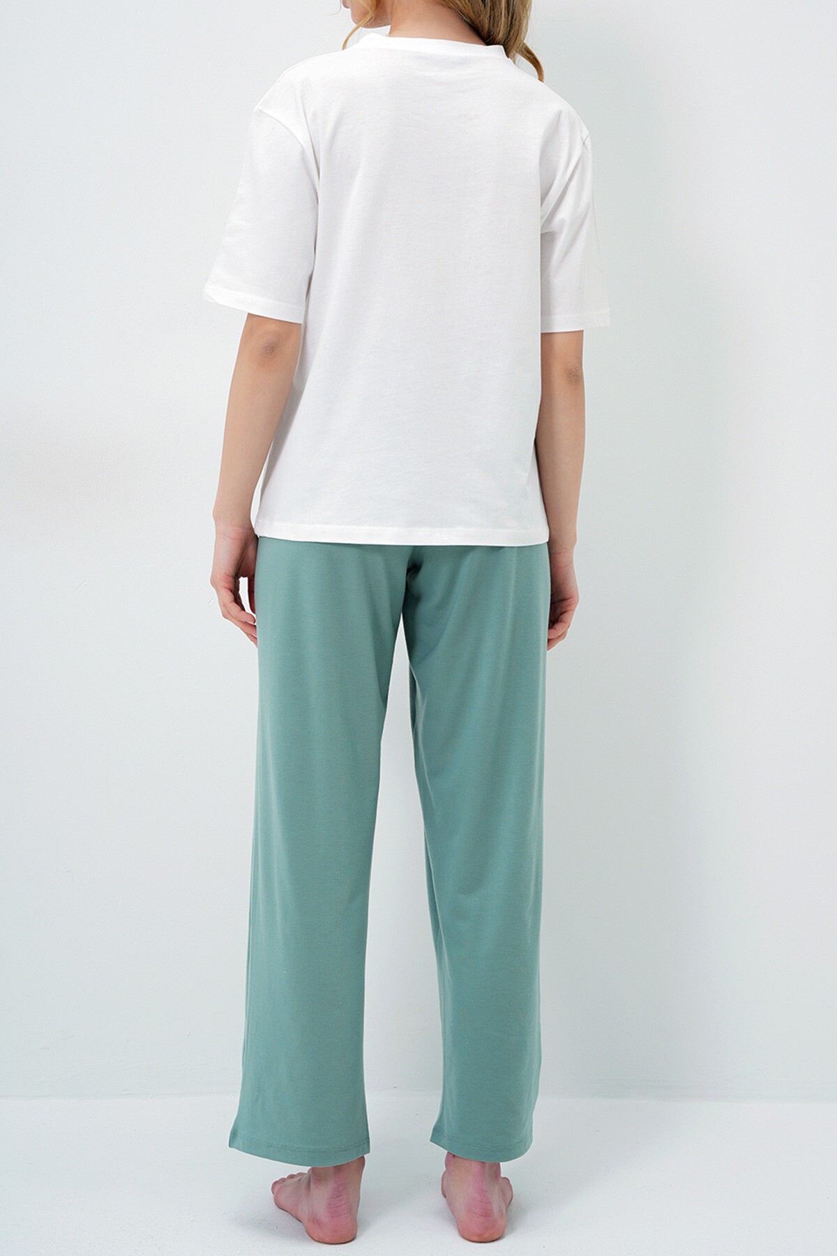 Çağla Yeşili Bisiklet Yaka Baskılı T Shirt Ve Düz Renk Pantolonlu Pijama Takımı