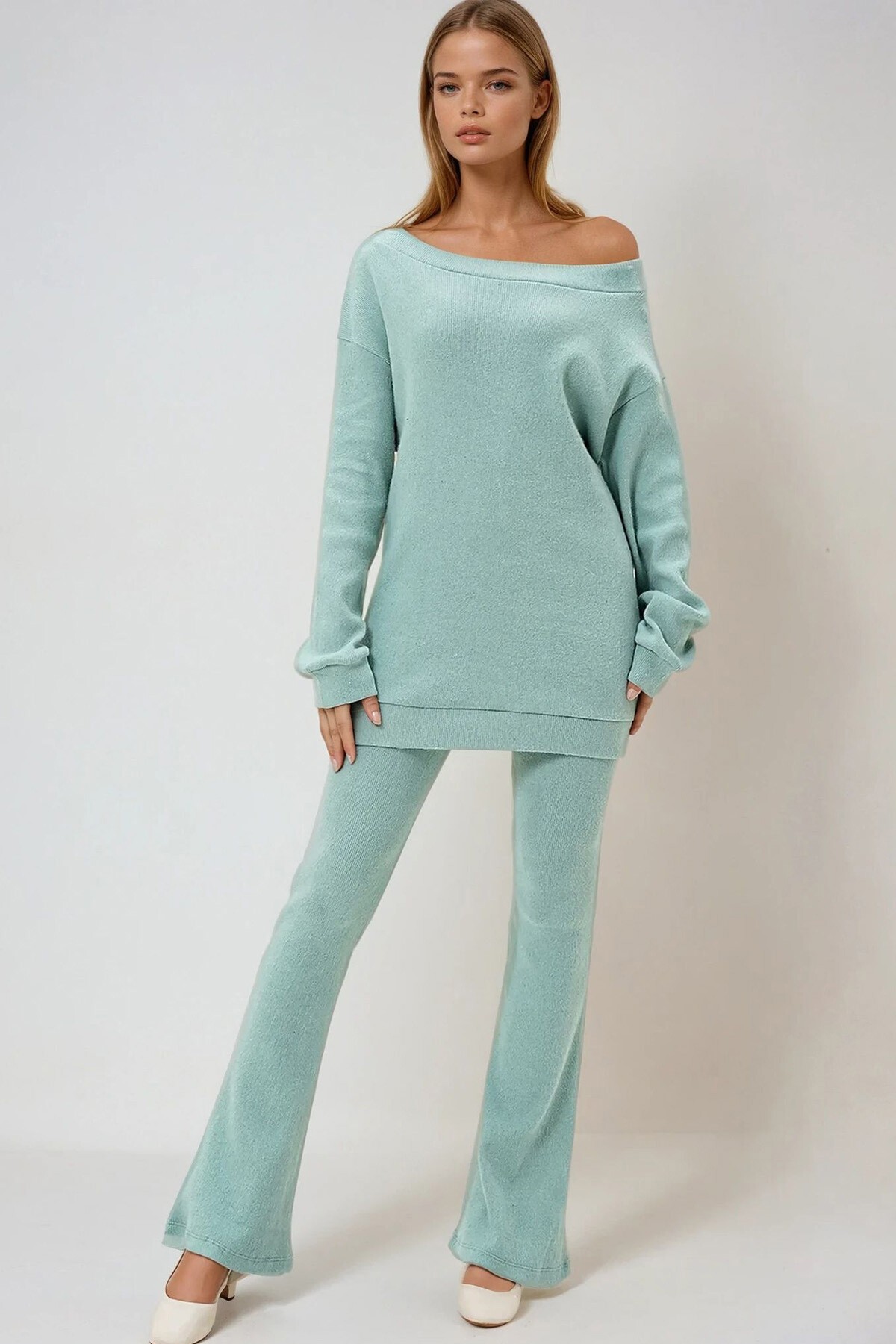 Çağla Yeşili Kayık Yaka Kaşkorse Oversize Bluz Ve İspanyol Paça Pantolon Takım