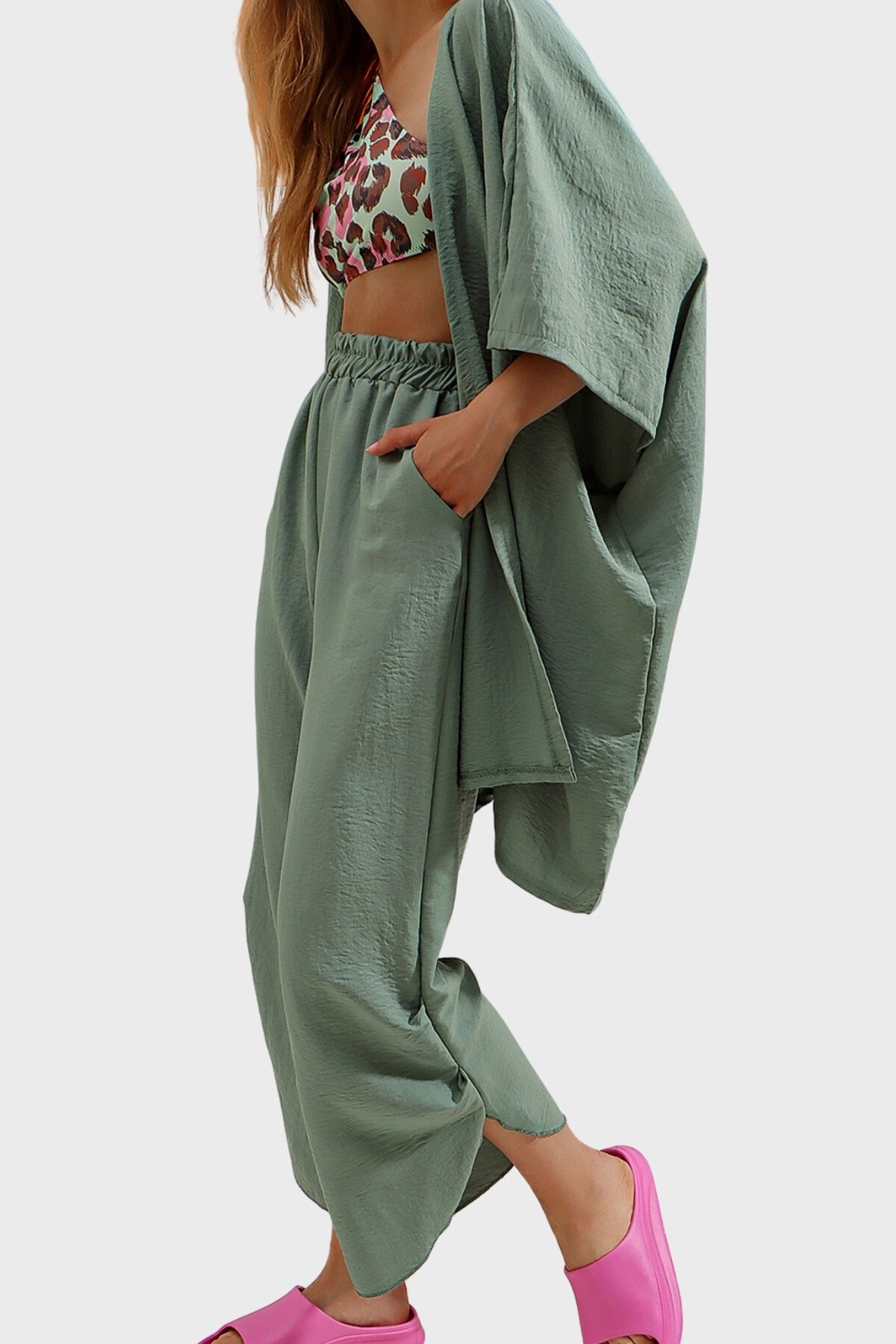 Çağla Yeşili Paçası Yırtmaçlı Kendinden Dokulu Pantolon Ve Ceket İkili Takım