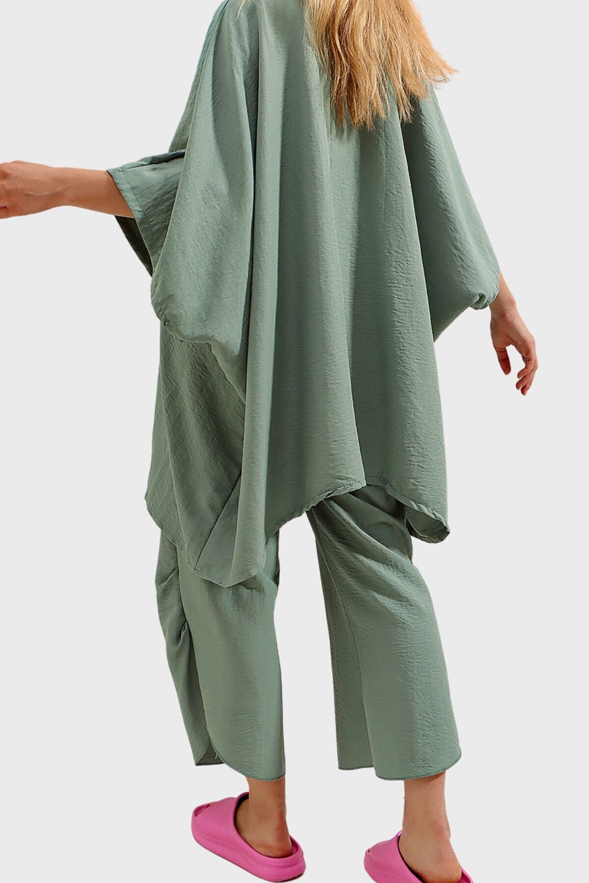 Çağla Yeşili Paçası Yırtmaçlı Kendinden Dokulu Pantolon Ve Ceket İkili Takım