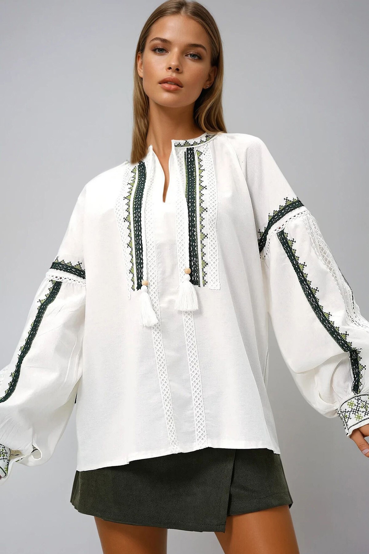 Ekru Balon Kol Nakışlı Ham Keten Bluz