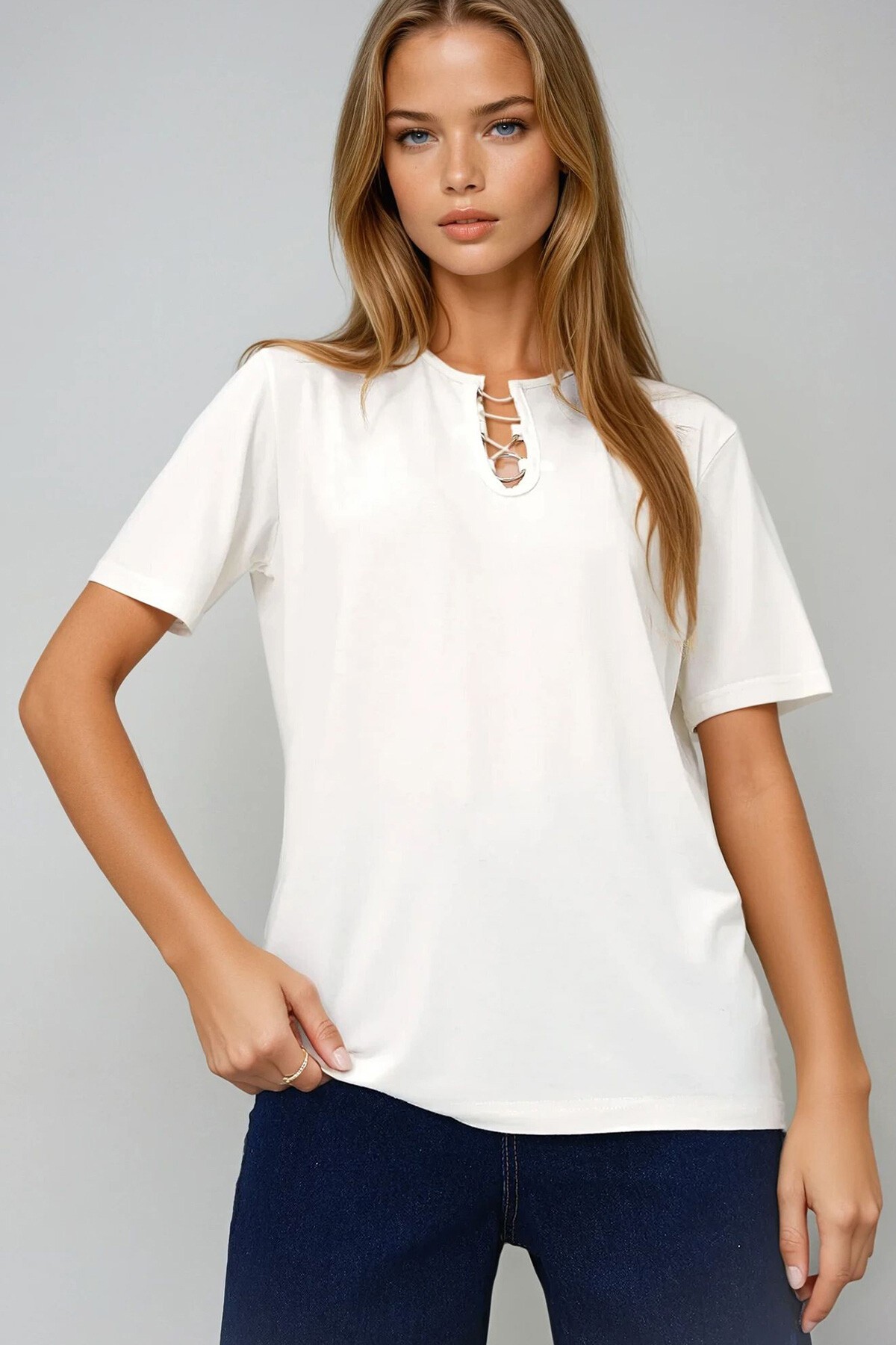 Ekru Bisiklet Yaka Halka Detaylı Kısa Kol Basic T Shırt