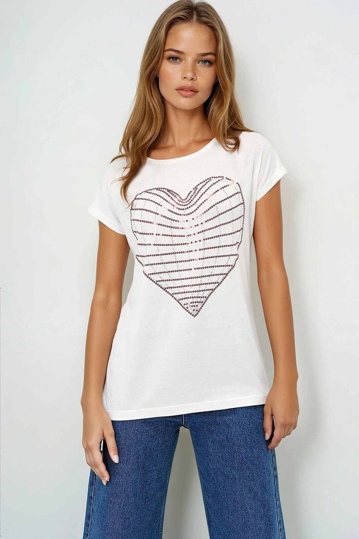 Ekru Bisiklet Yaka Kalp İşlemeli Sıfır Kol T Shırt