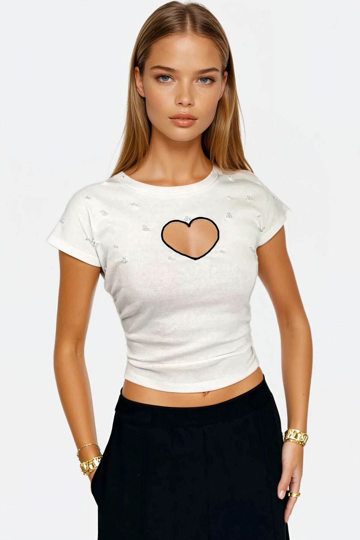 Ekru Bisiklet Yaka Kalp Nakışlı İnci İşlemeli Bluz