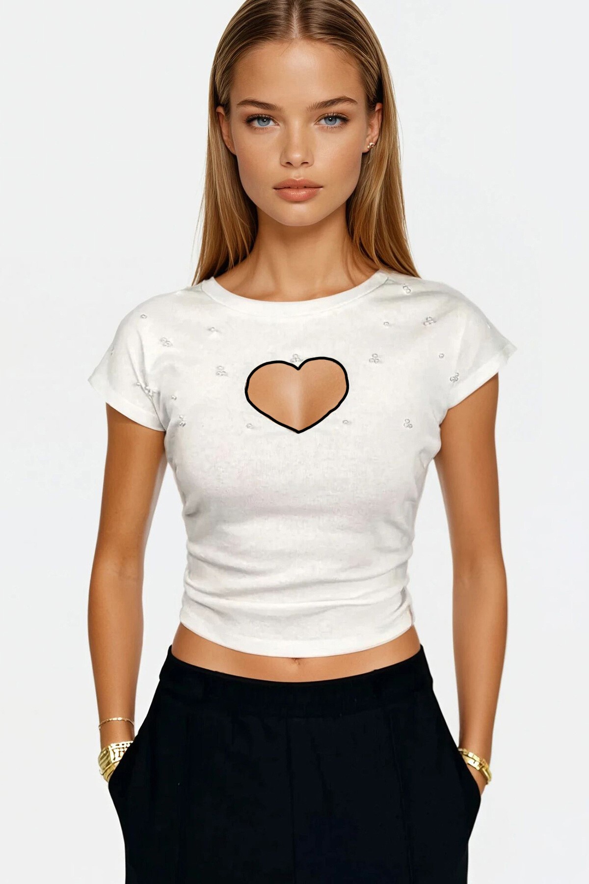 Ekru Bisiklet Yaka Kalp Nakışlı İnci İşlemeli Bluz