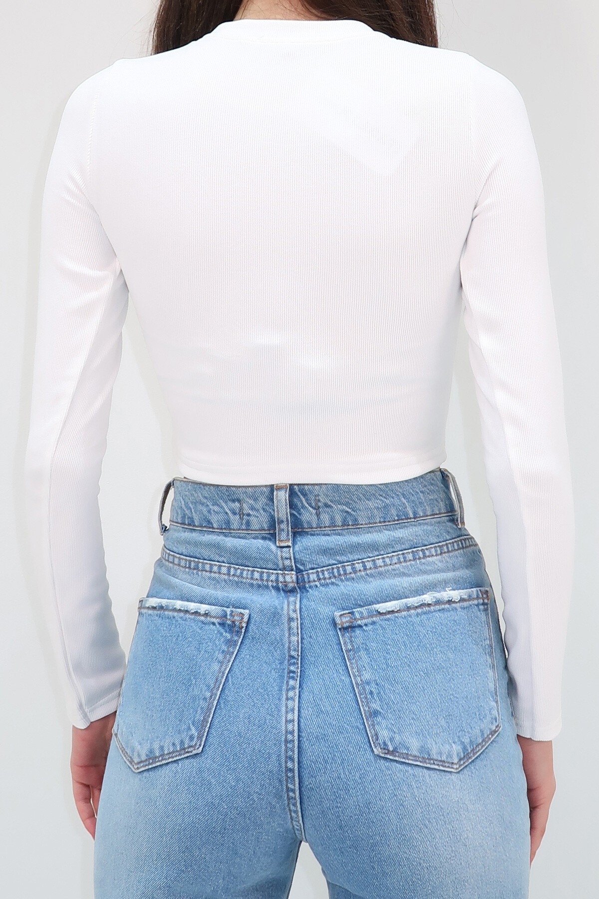 Ekru Bisiklet Yaka Yaka Aksesuarlı Uzun Kol Bluz