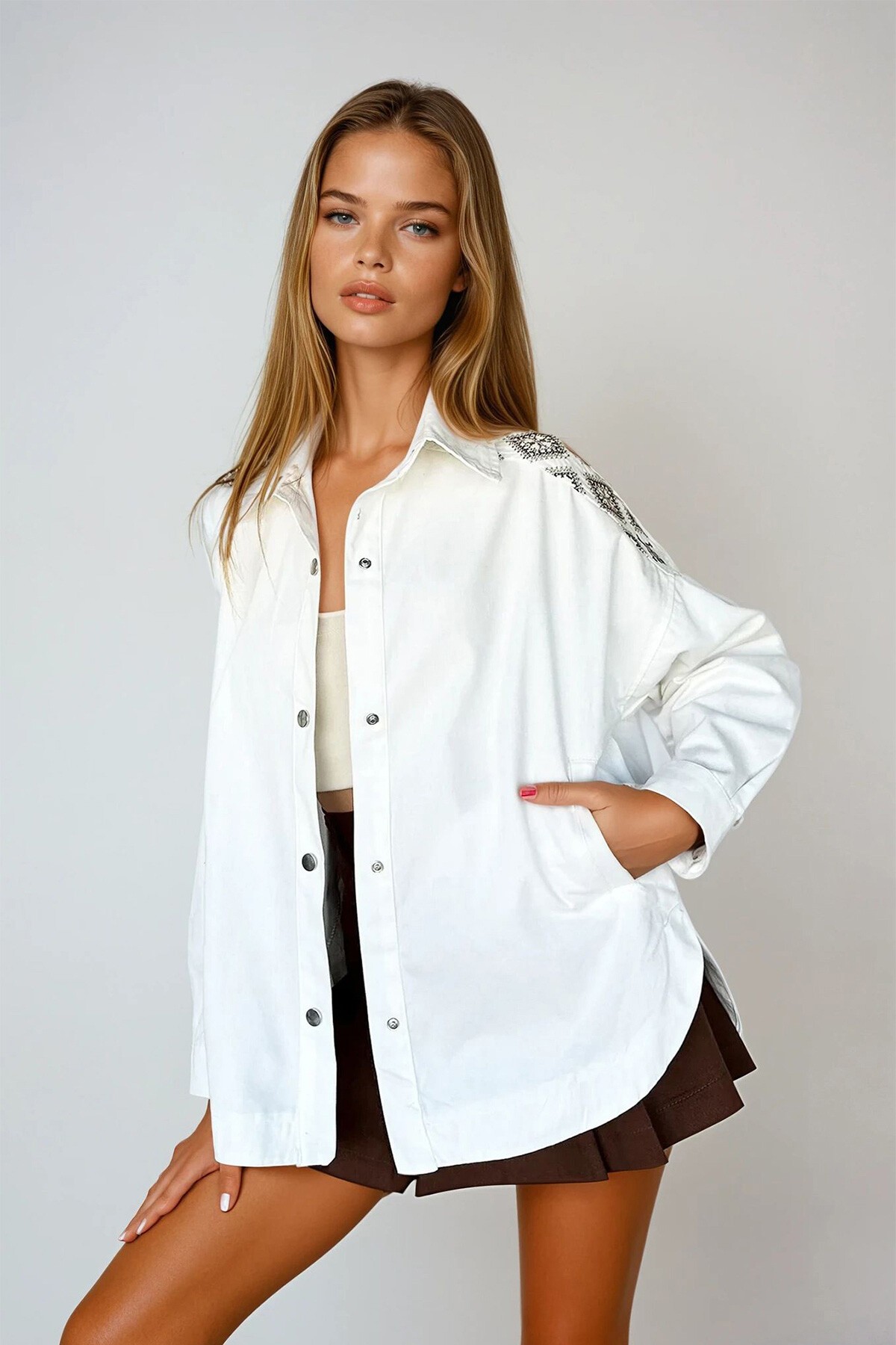 Ekru Çift Cepli Omuzları Ve Sırtı Nakışlı Çıtçıt Kapamalı Oversize Gabardin Ceket