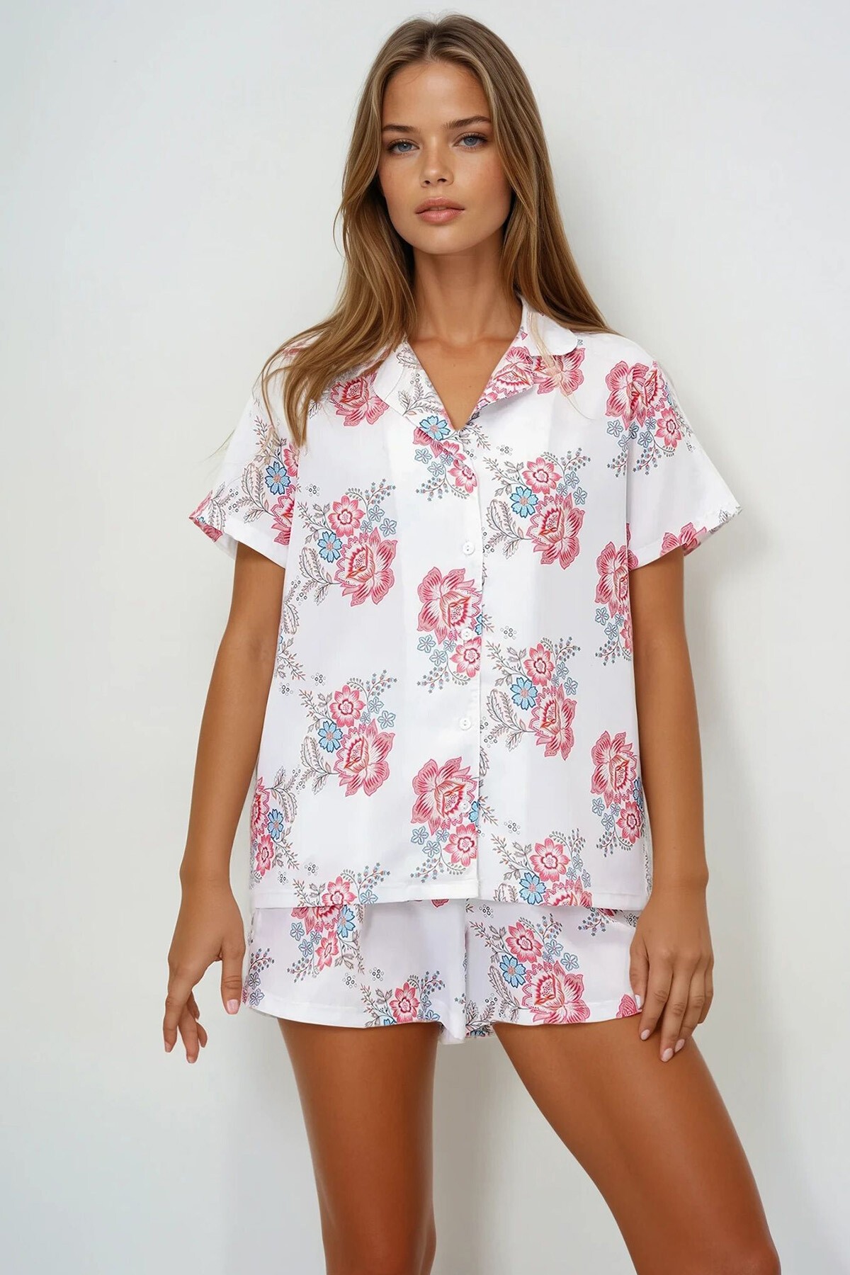 Ekru Desenli Önü Düğmeli Dokuma Gömlek Ve Şort Pijama Takım