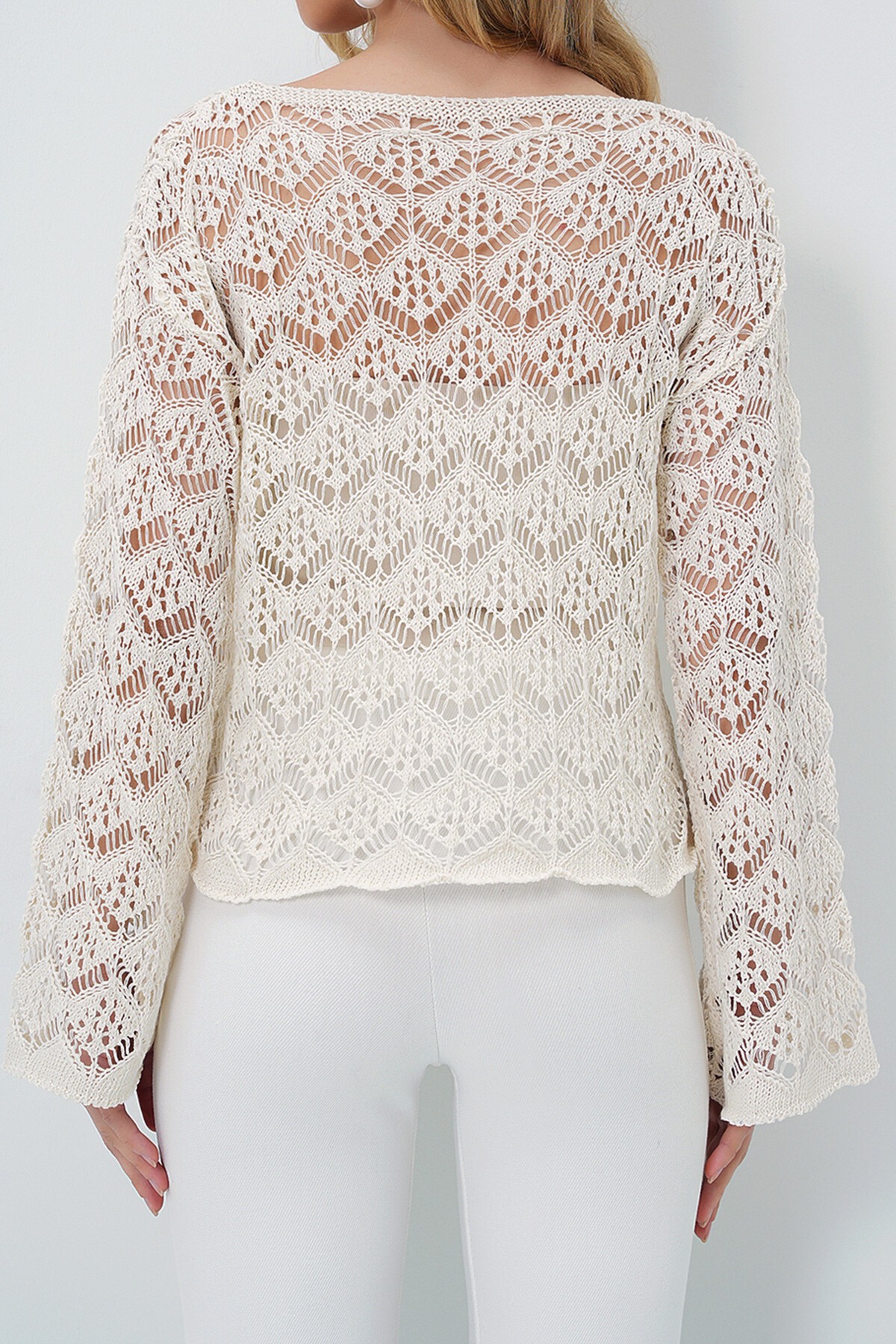 Ekru Geniş Yaka Motifli Triko Bluz