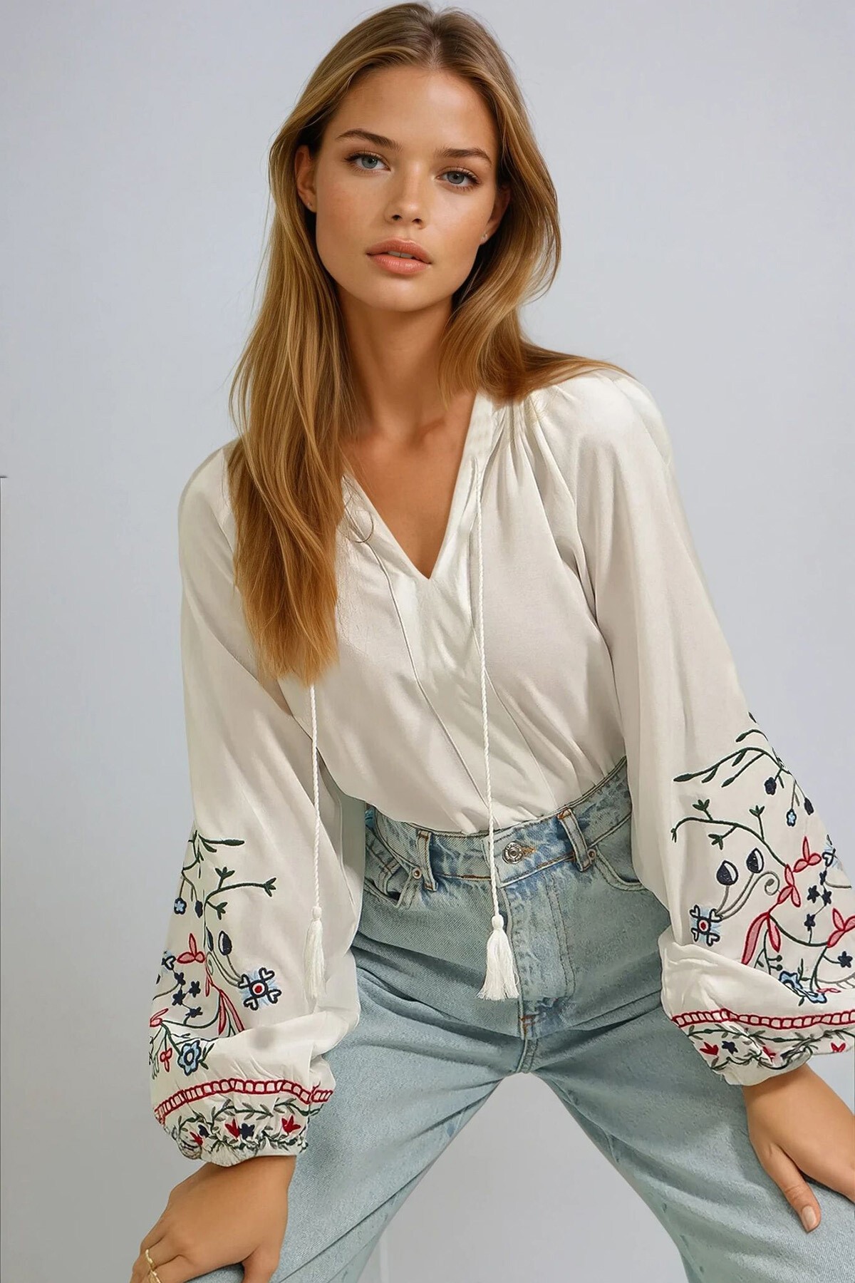 Ekru Hakim Yaka Kolları Nakış İşlemeli Dokuma Bluz