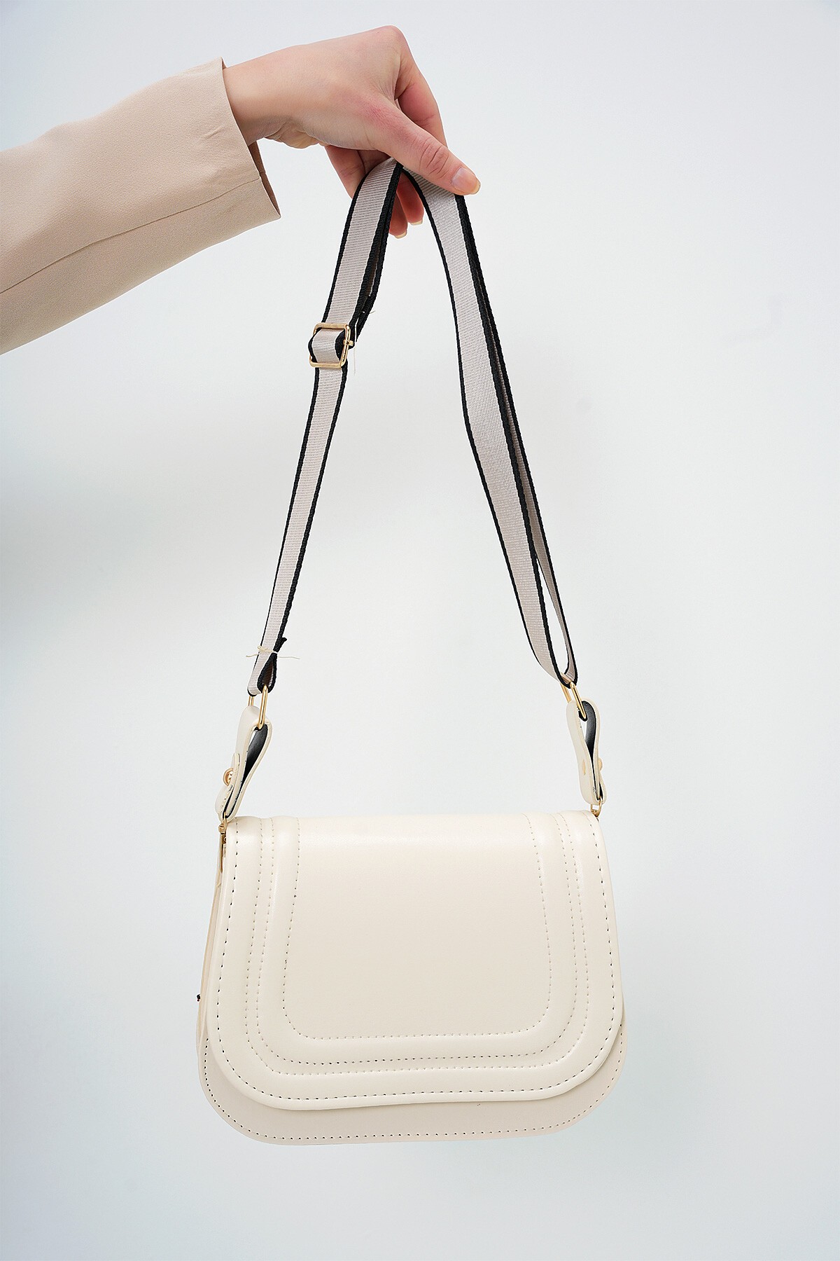 Ekru Kapaklı Mıknatıs Kapamalı Ayarlanabilir  Kanvas Kumaş Omuz Çantası