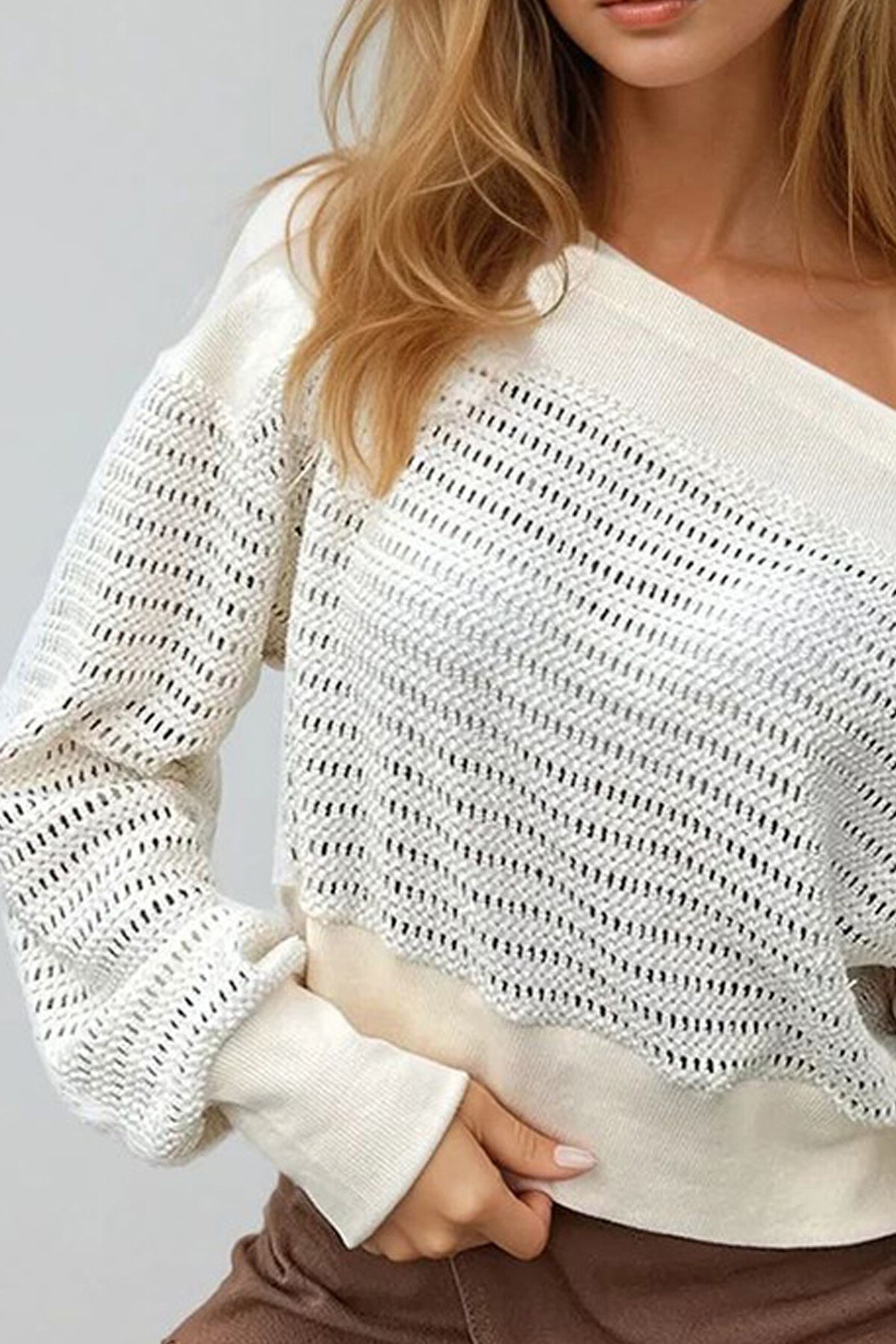 Ekru Kayık Yaka Kendinden Dokulu Crop Sweatshirt