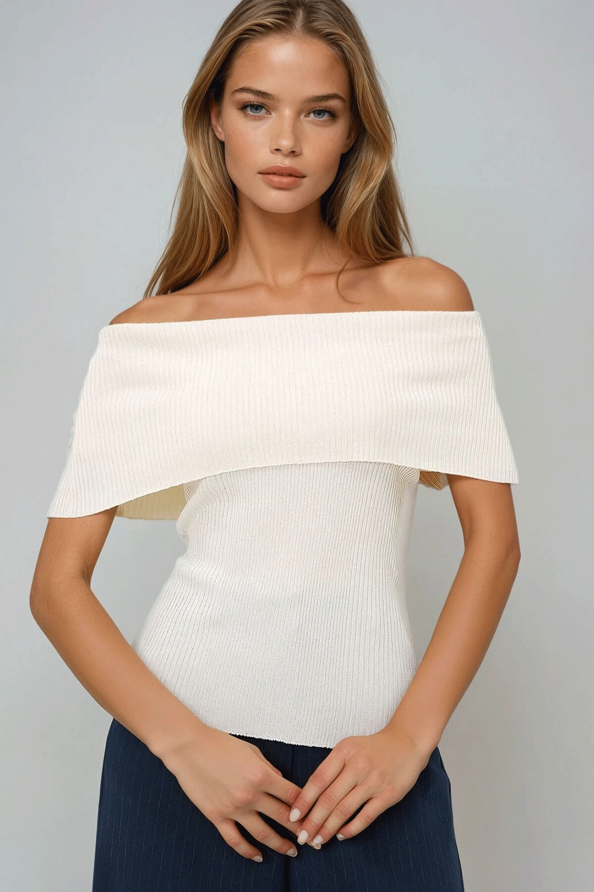Ekru Madonna Yaka Kolsuz Triko Bluz