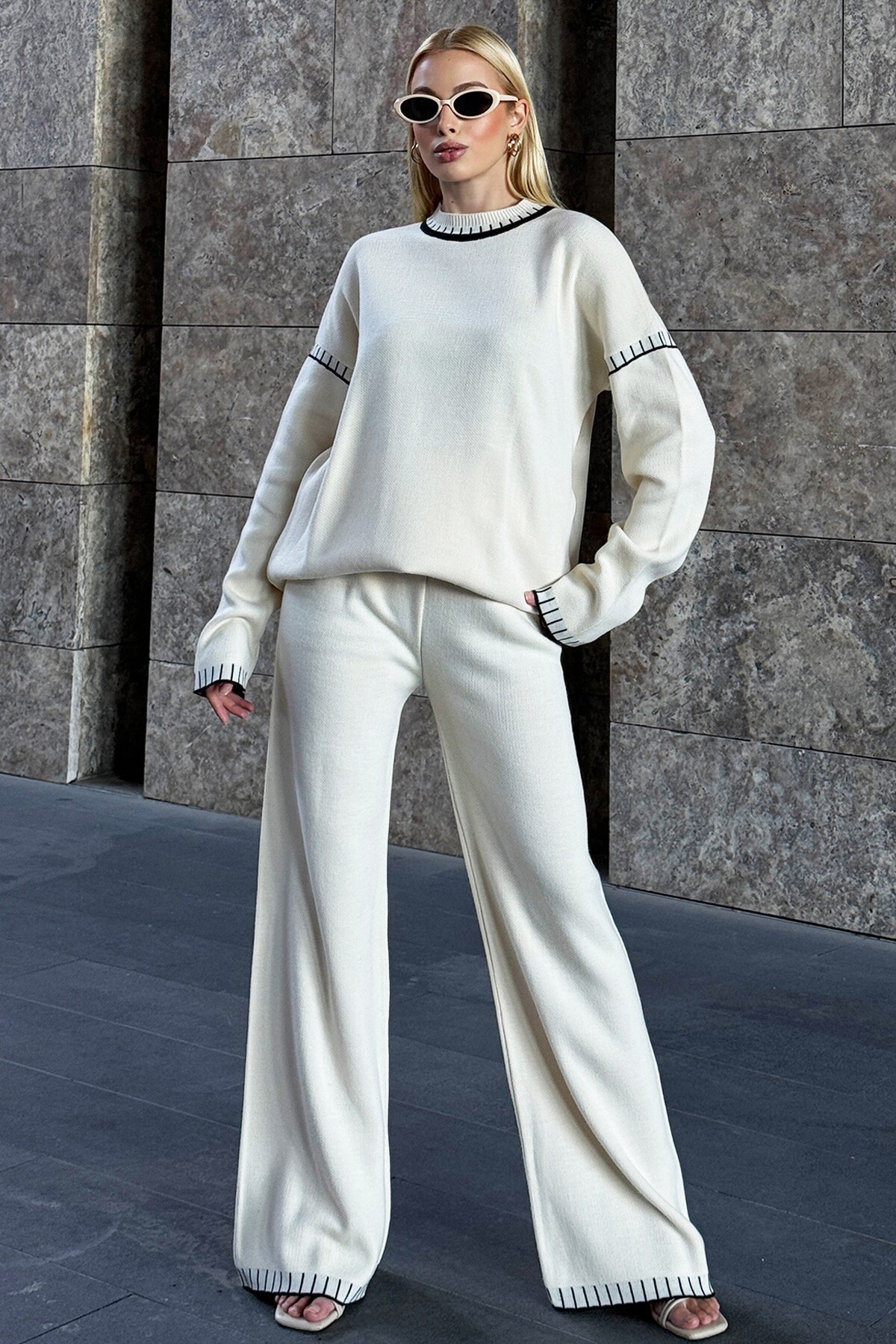 Ekru Polo Yaka Düğme Detaylı Triko Gömlek Ve Etek Takım