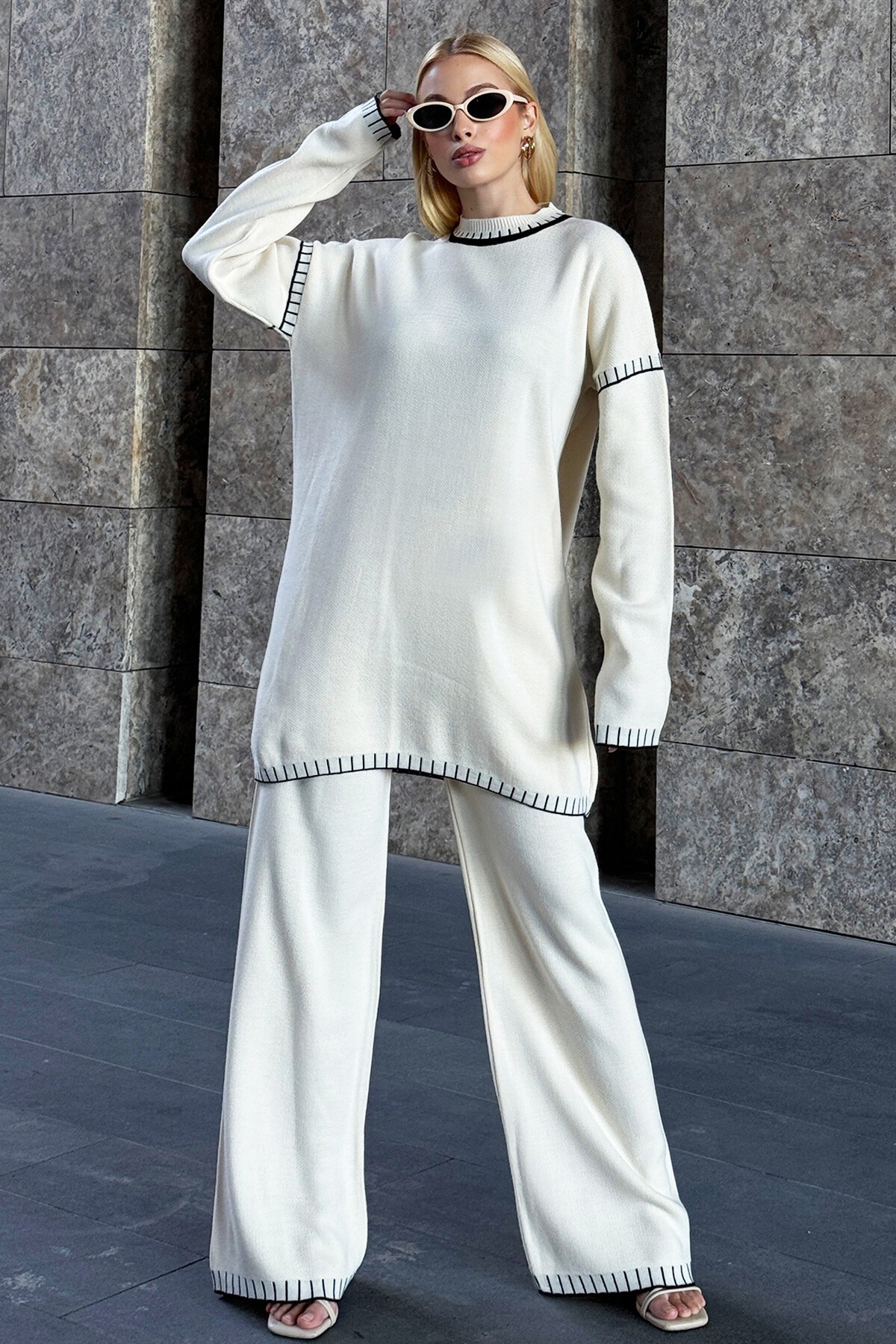 Ekru Polo Yaka Düğme Detaylı Triko Gömlek Ve Etek Takım
