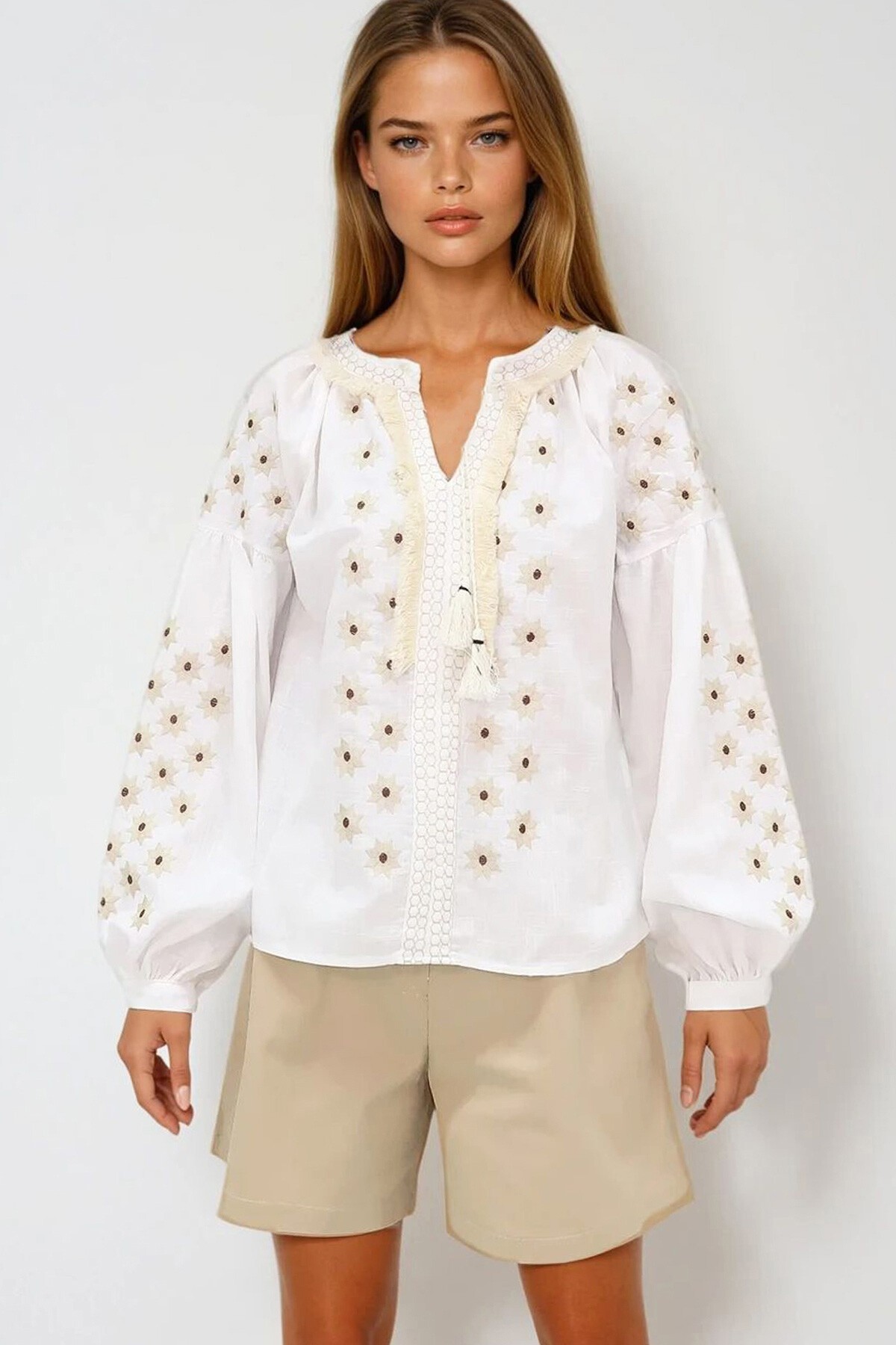 Ekru Püskül Detaylı Nakış İşlemeli Pamuk Bluz