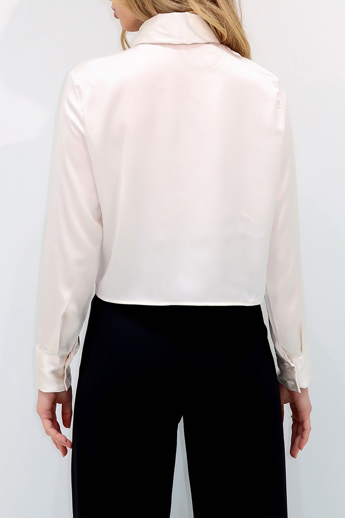 Ekru Saten Crop Gömlek