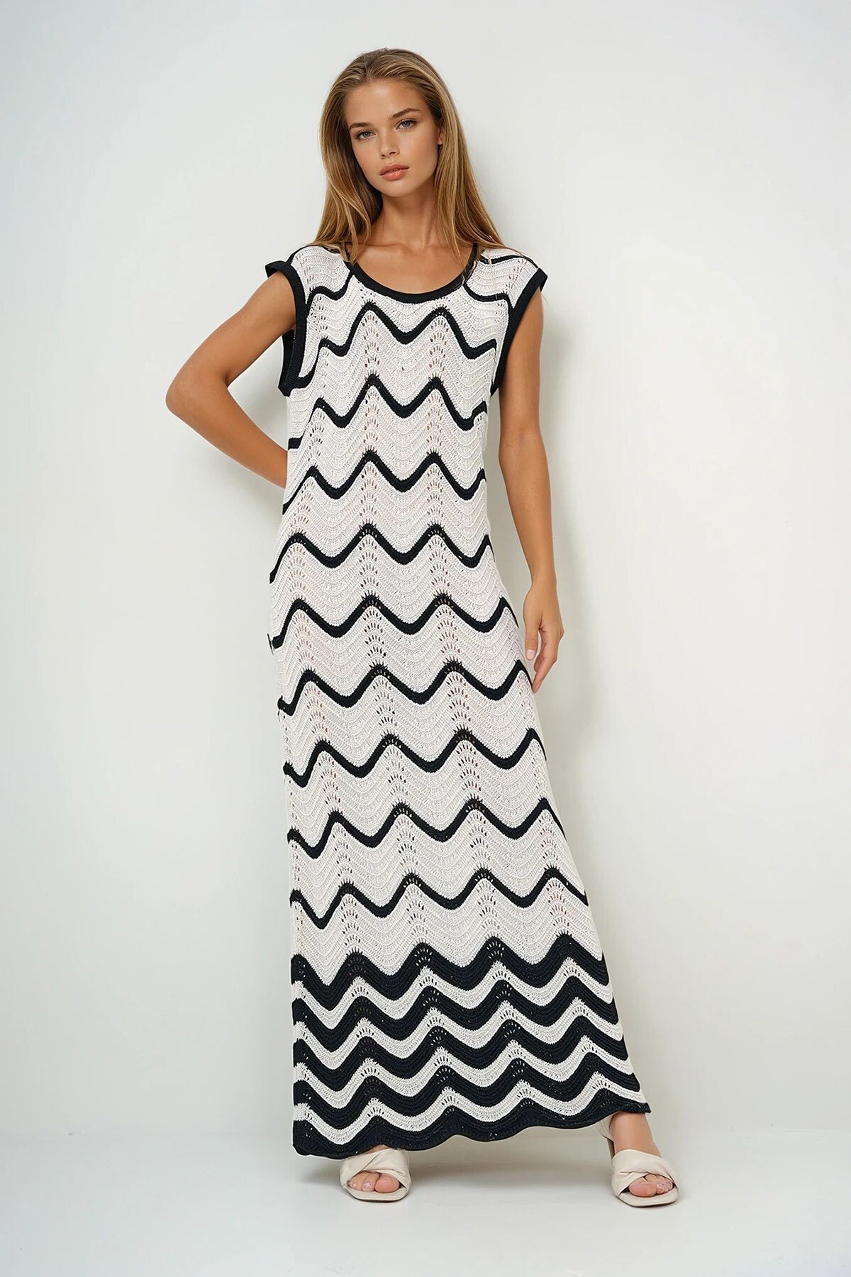 Ekru Siyah Bisiklet Yaka Renk Garnili Maxi Boy Yazlık Triko Elbise