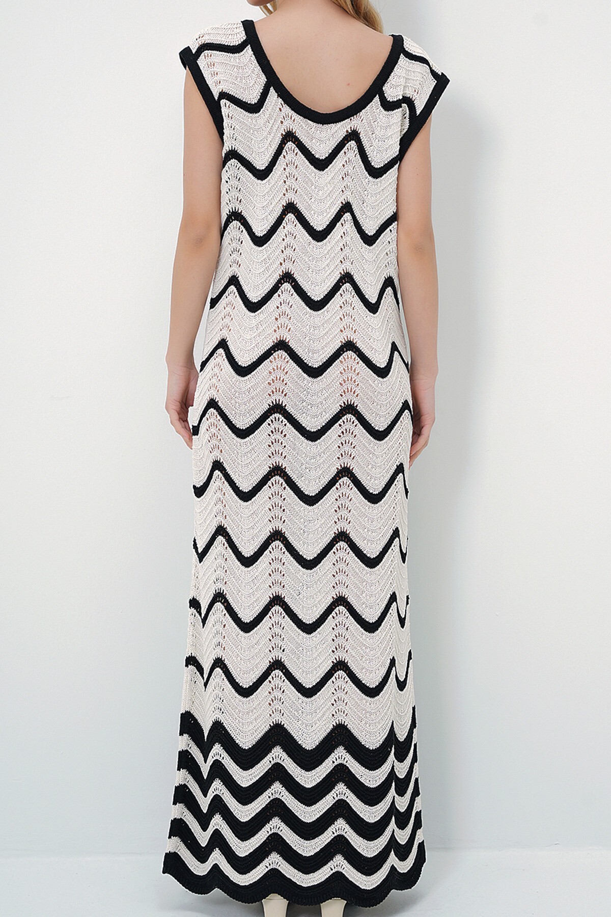 Ekru Siyah Bisiklet Yaka Renk Garnili Maxi Boy Yazlık Triko Elbise