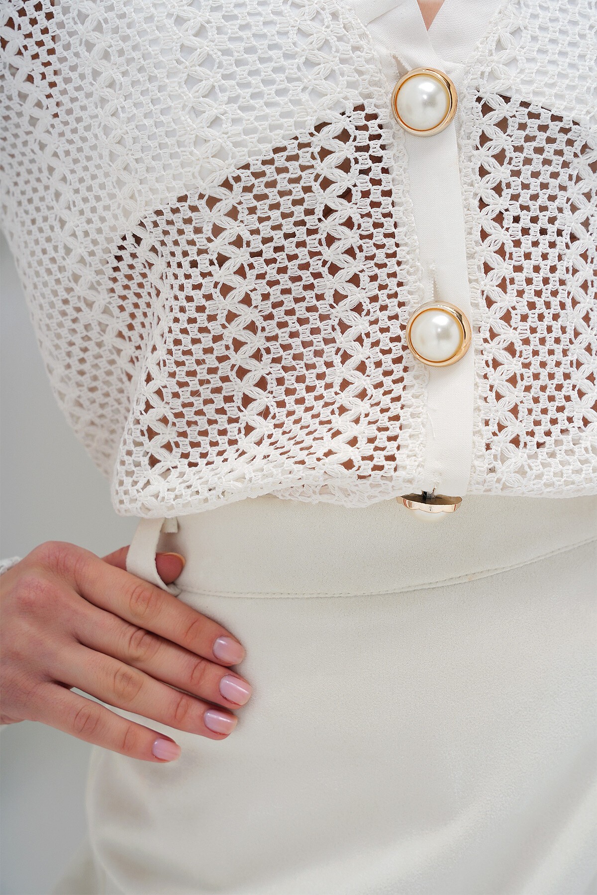 Ekru V Yaka Kolları Volanlı Yazlık Triko Bluz