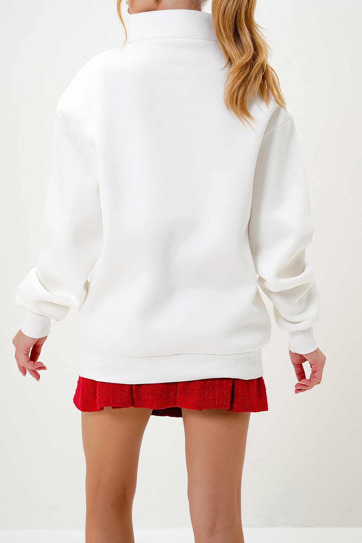 Ekru Yarım Balıkçı Yaka Fermuarlı Önü Nakışlı İçi Şardonlu Sweatshırt