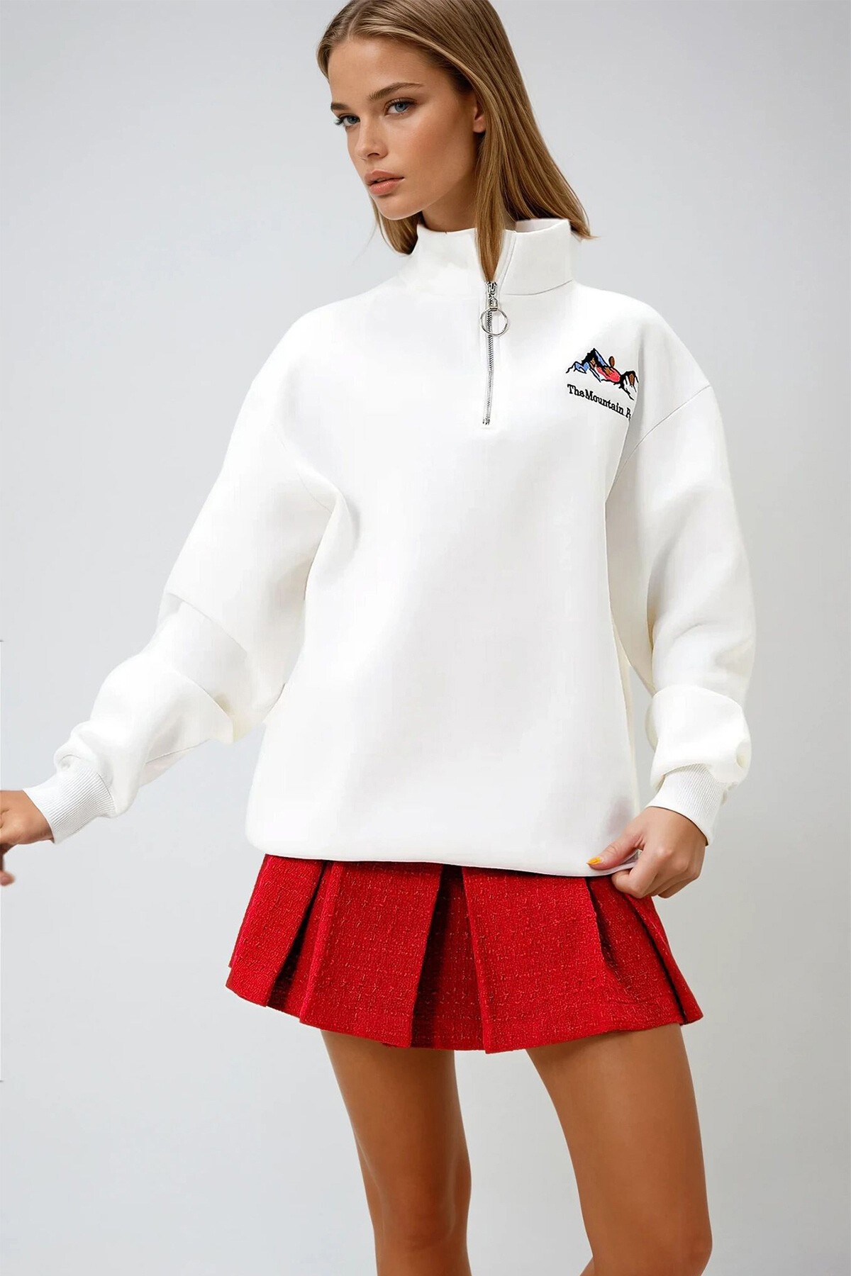 Ekru Yarım Balıkçı Yaka Fermuarlı Önü Nakışlı İçi Şardonlu Sweatshırt