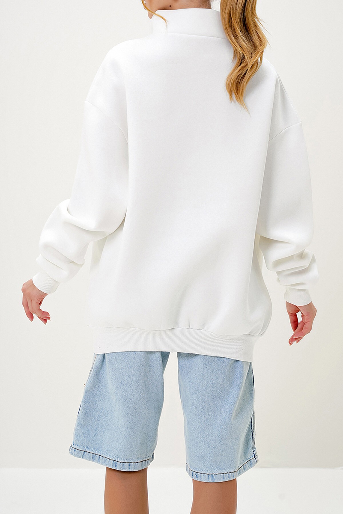 Ekru Yarım Balıkçı Yaka Önü Fermuarlı Ve Baskılı İçi Şardonlu Sweatshırt