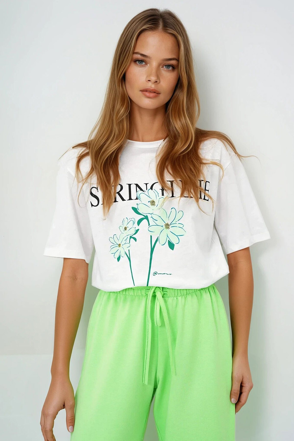 Fıstık Yeşili Bisiklet Yaka Baskılı T Shirt Ve Düz Renk Pantolonlu Pijama Takımı