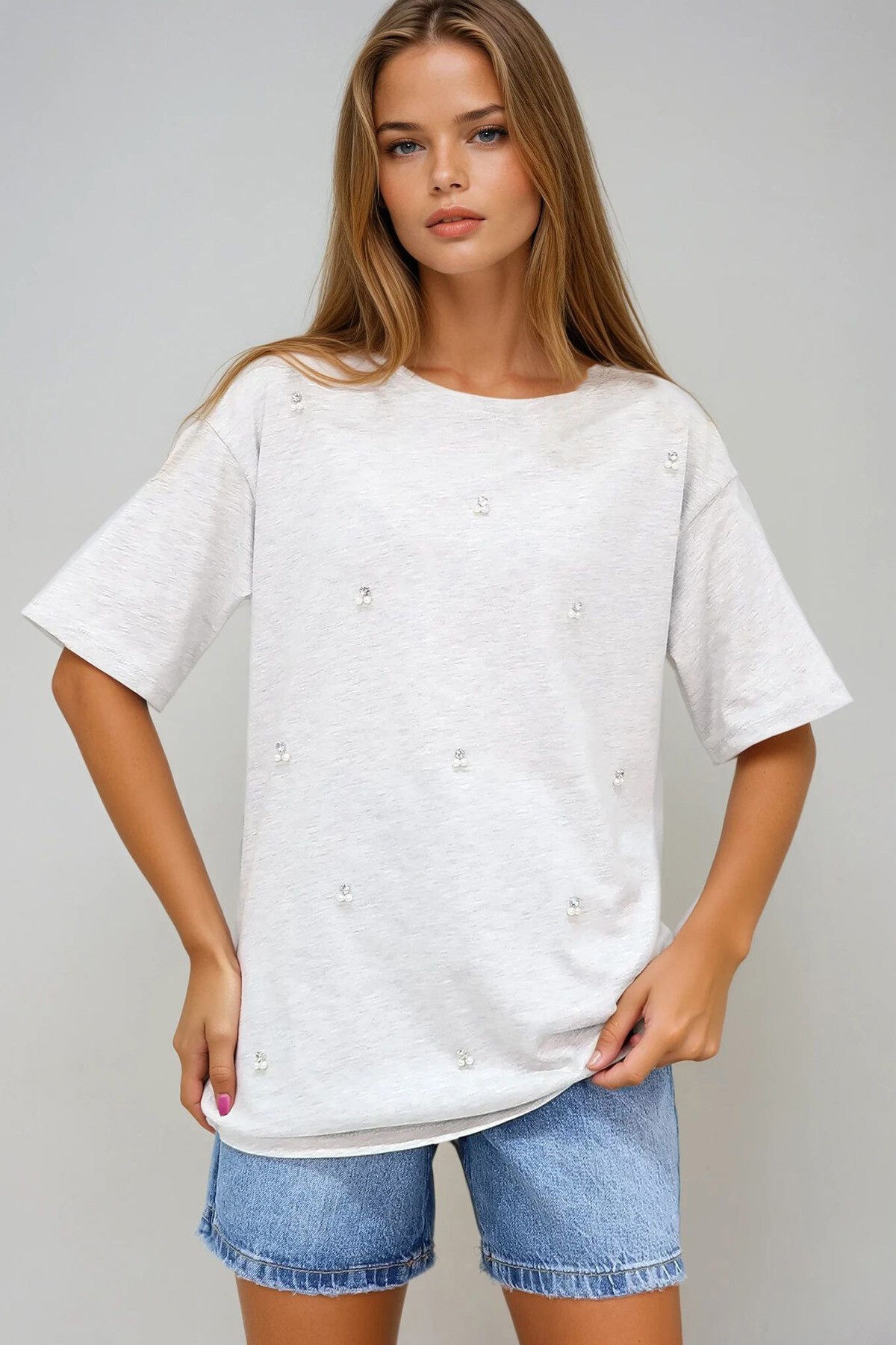 Gri Bisiklet Yaka Oversize İnci Ve Taş İşlemeli T Shirt