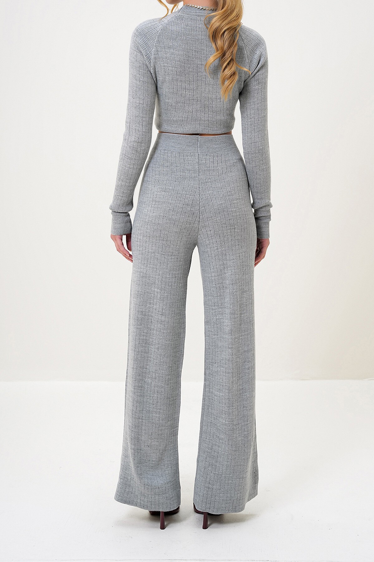 Gri Bisiklet Yaka Triko Crop Bluz Ve Palazzo Pantolon Takım