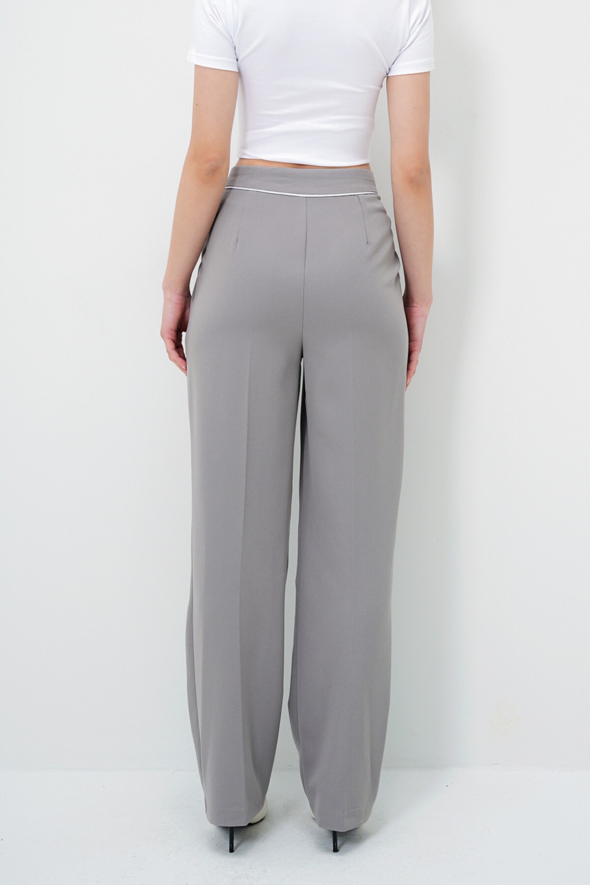 Gri Çift Cepli Biye Detaylı Piliseli Palazzo Dokuma Pantolon