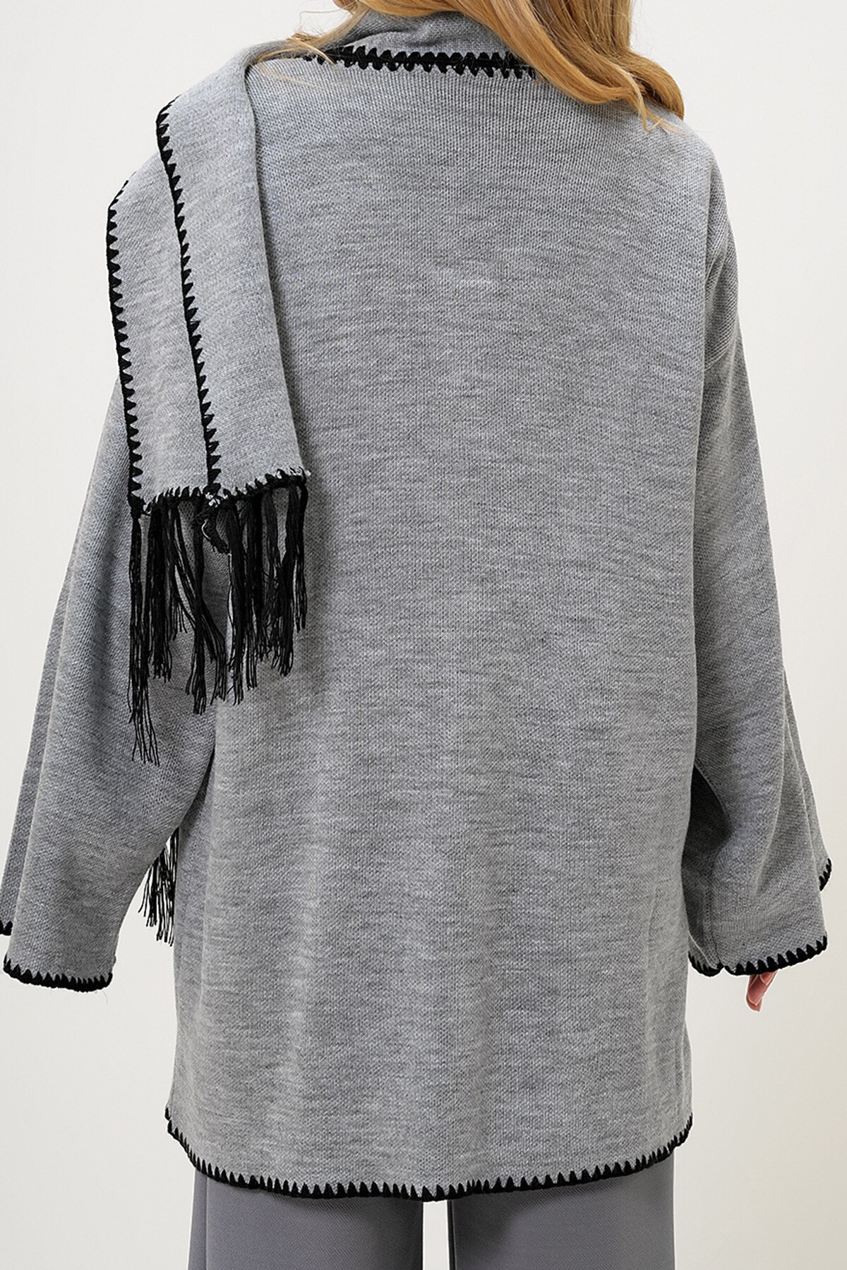 Gri Çift Cepli Çoban Dikiş Detaylı Oversize Hırka Ve Atkı Takım