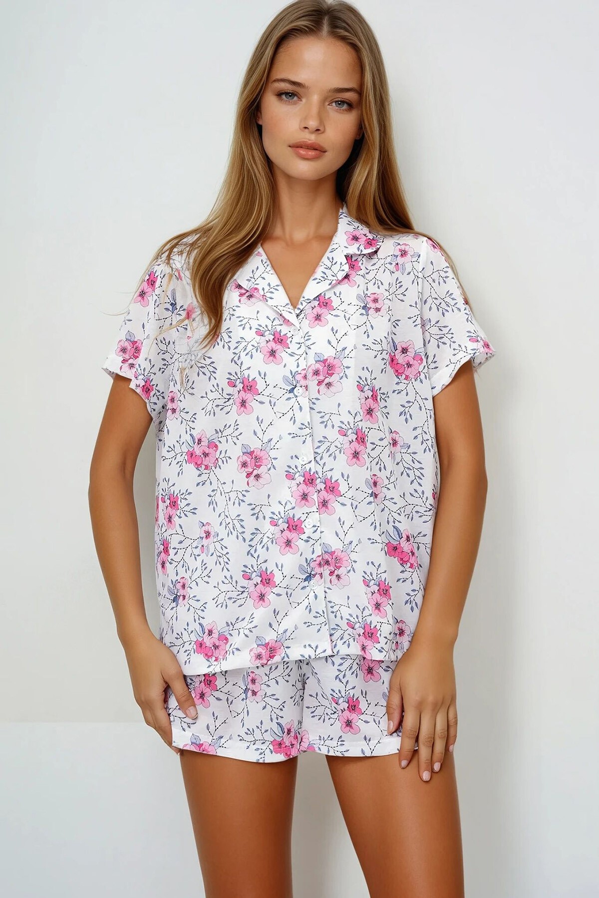 Gri   Pembe Çiçek Desenli Örme Pamuklu Gömlek Ve Şort Pijama Takımı