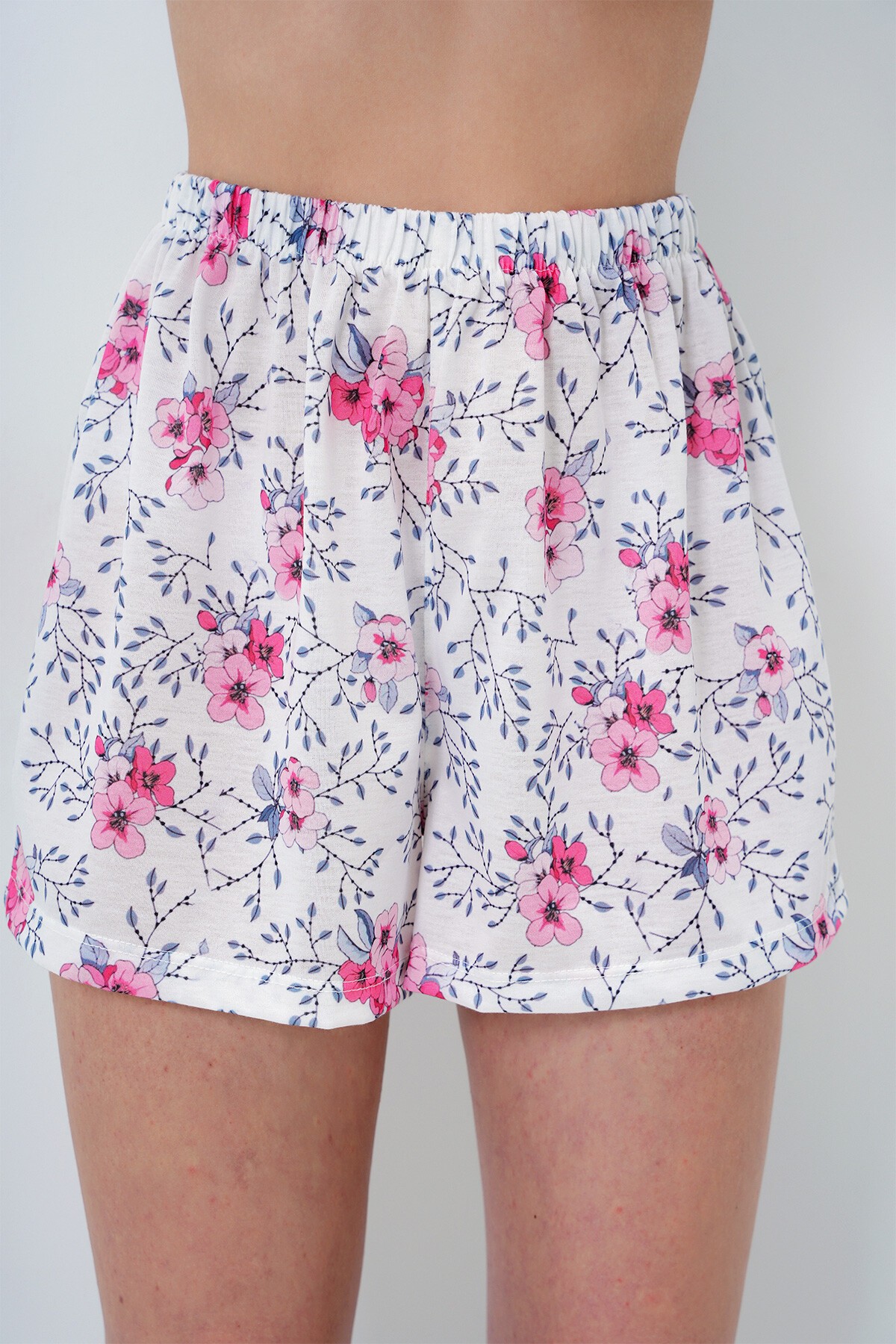 Gri   Pembe Çiçek Desenli Örme Pamuklu Gömlek Ve Şort Pijama Takımı