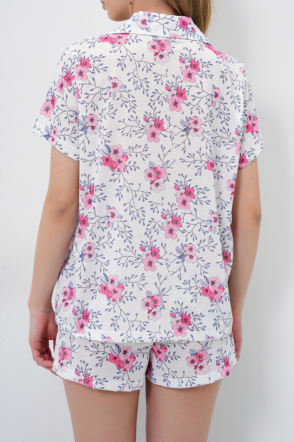 Gri   Pembe Çiçek Desenli Örme Pamuklu Gömlek Ve Şort Pijama Takımı