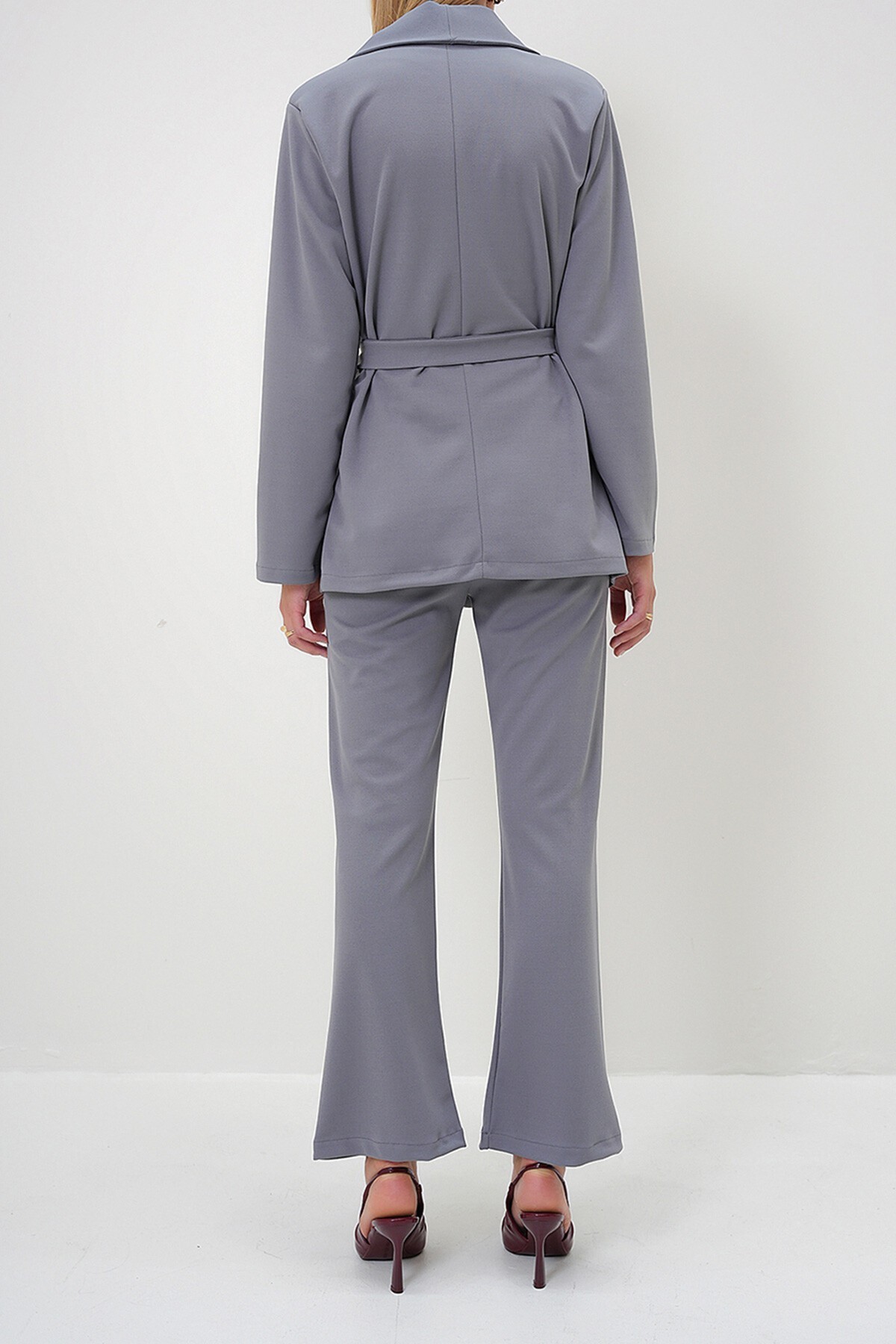 Gri Şal Yaka Kendinden Kemerli Ceket Ve Palazzo Pantolon Takım