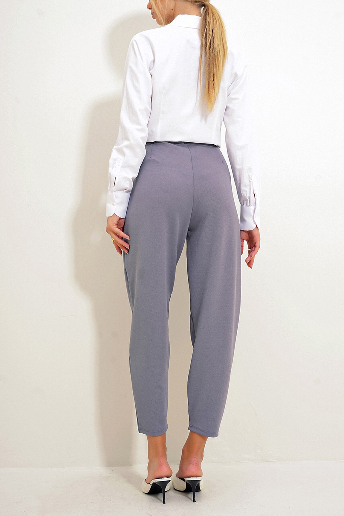 Gri Yüksek Bel Pensli Dökümlü Krep Örme Pantolon